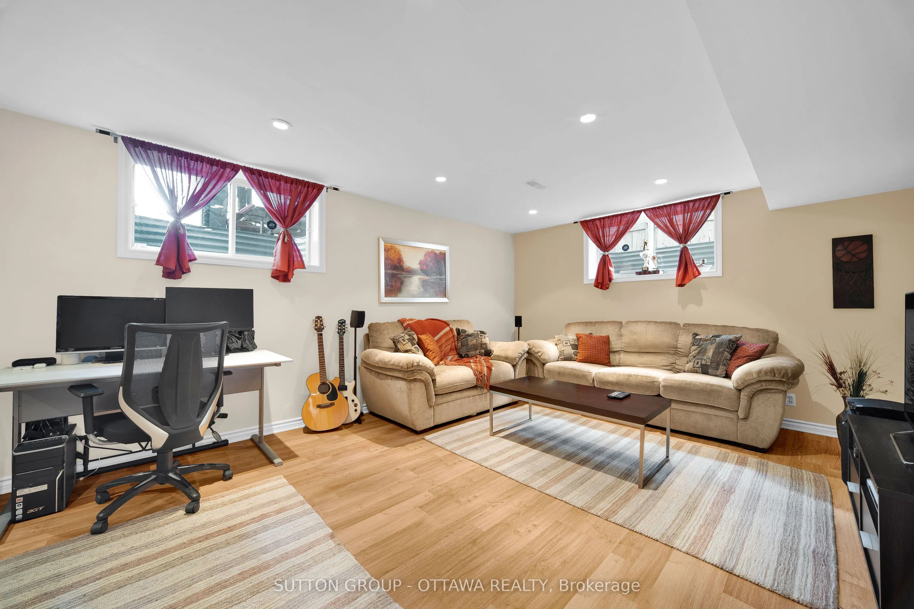 11 Baypointe Crescent