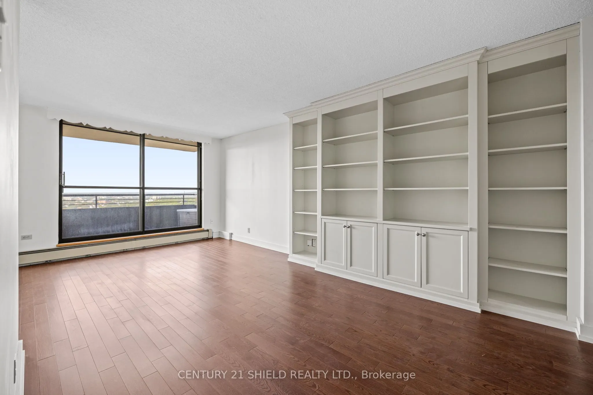 505 St Laurent Boulevard, #2102