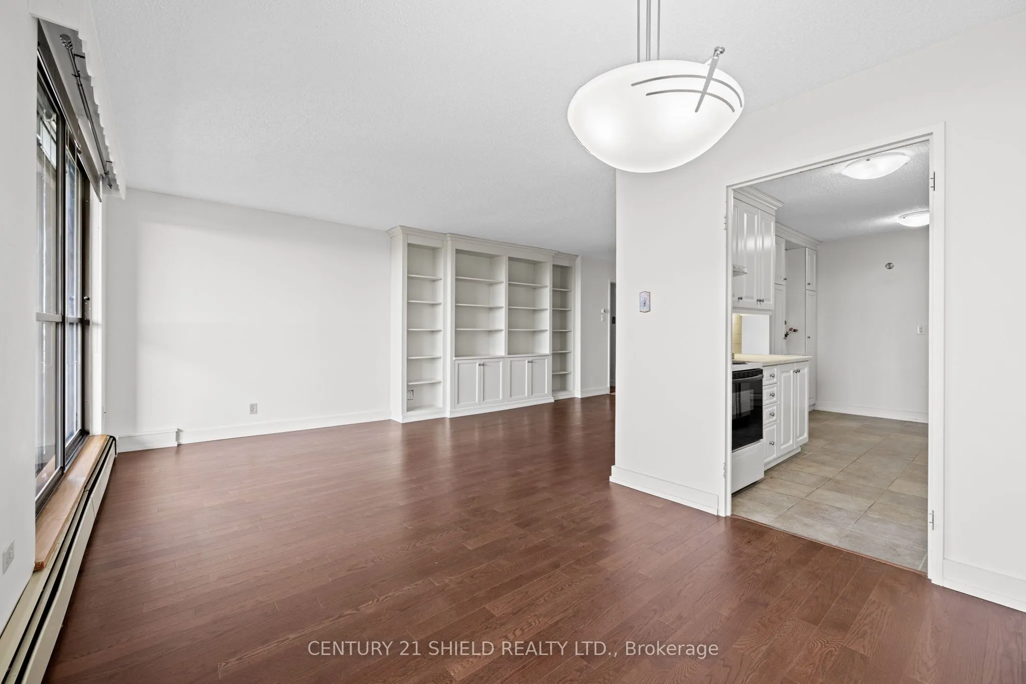 505 St Laurent Boulevard, #2102