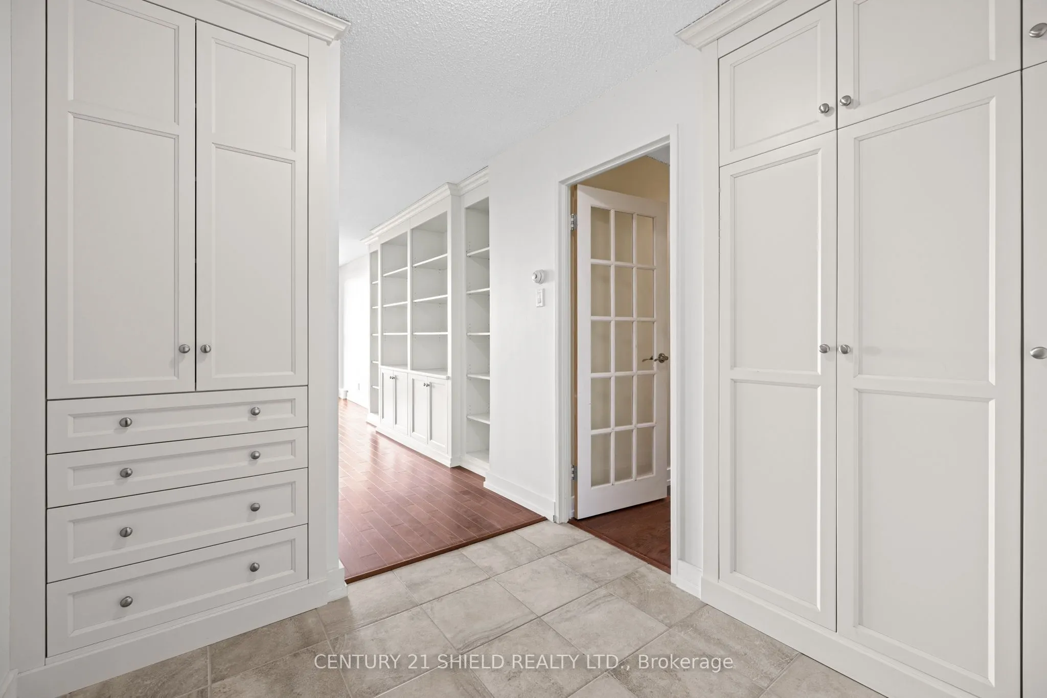 505 St Laurent Boulevard, #2102