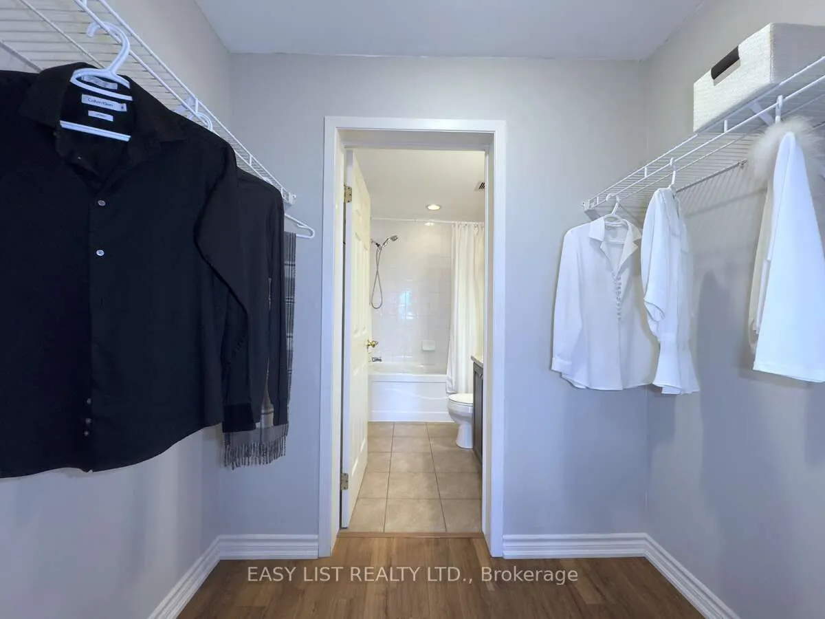 2650 Sandwich Parkway W, #202