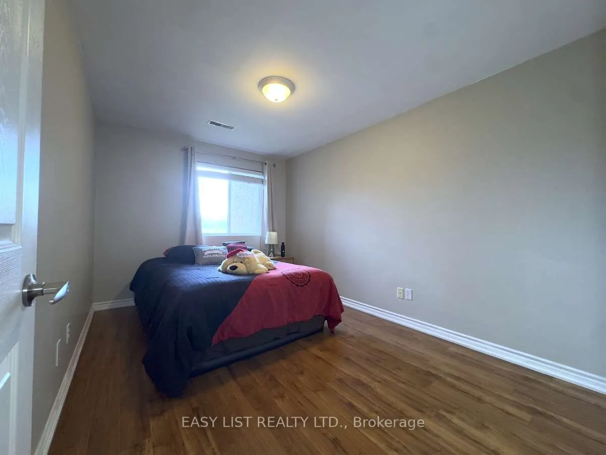 2650 Sandwich Parkway W, #202