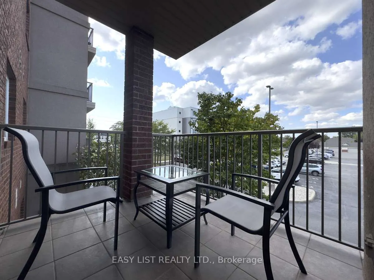2650 Sandwich Parkway W, #202