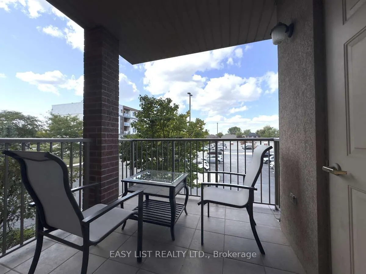 2650 Sandwich Parkway W, #202