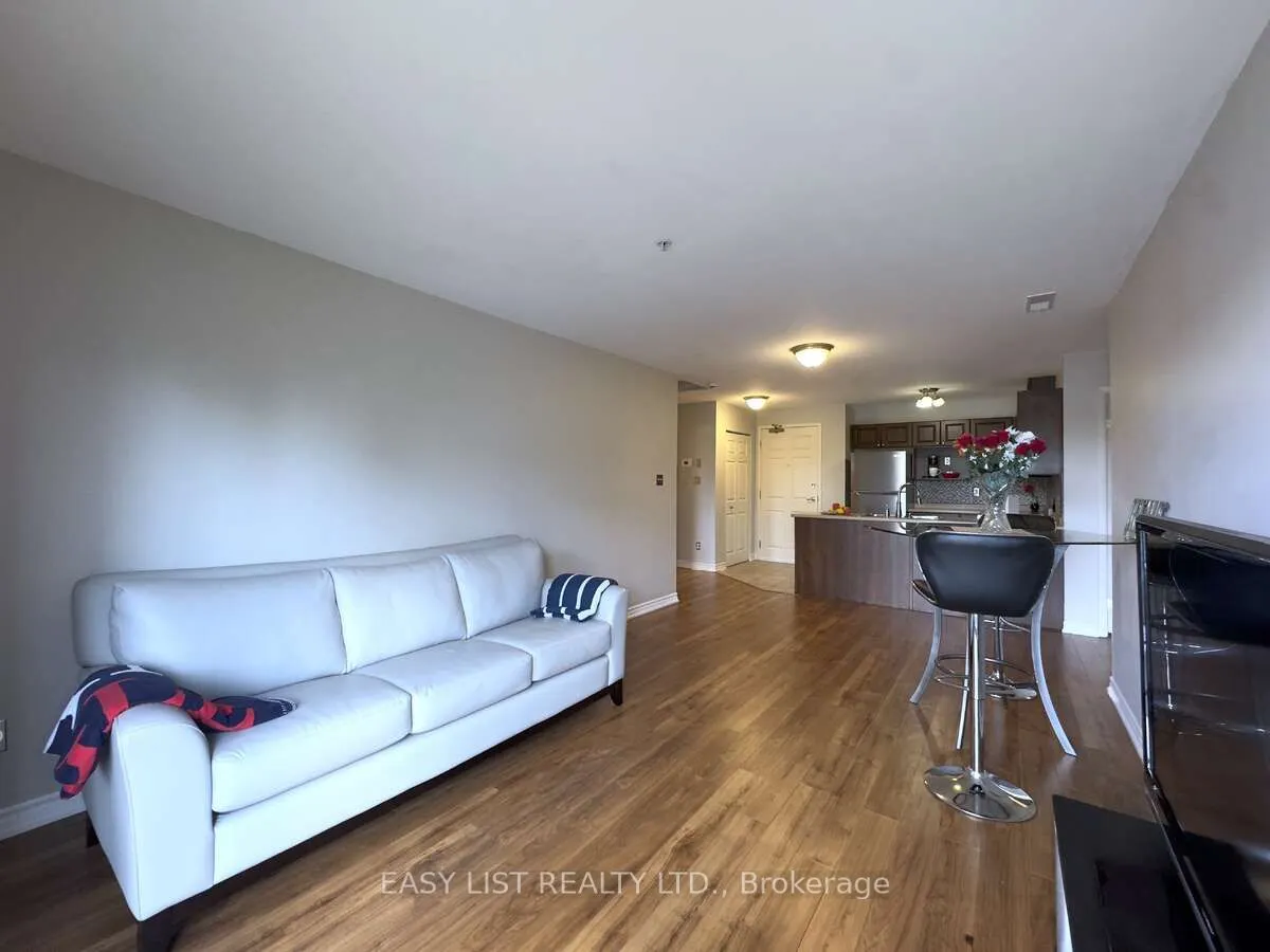 2650 Sandwich Parkway W, #202