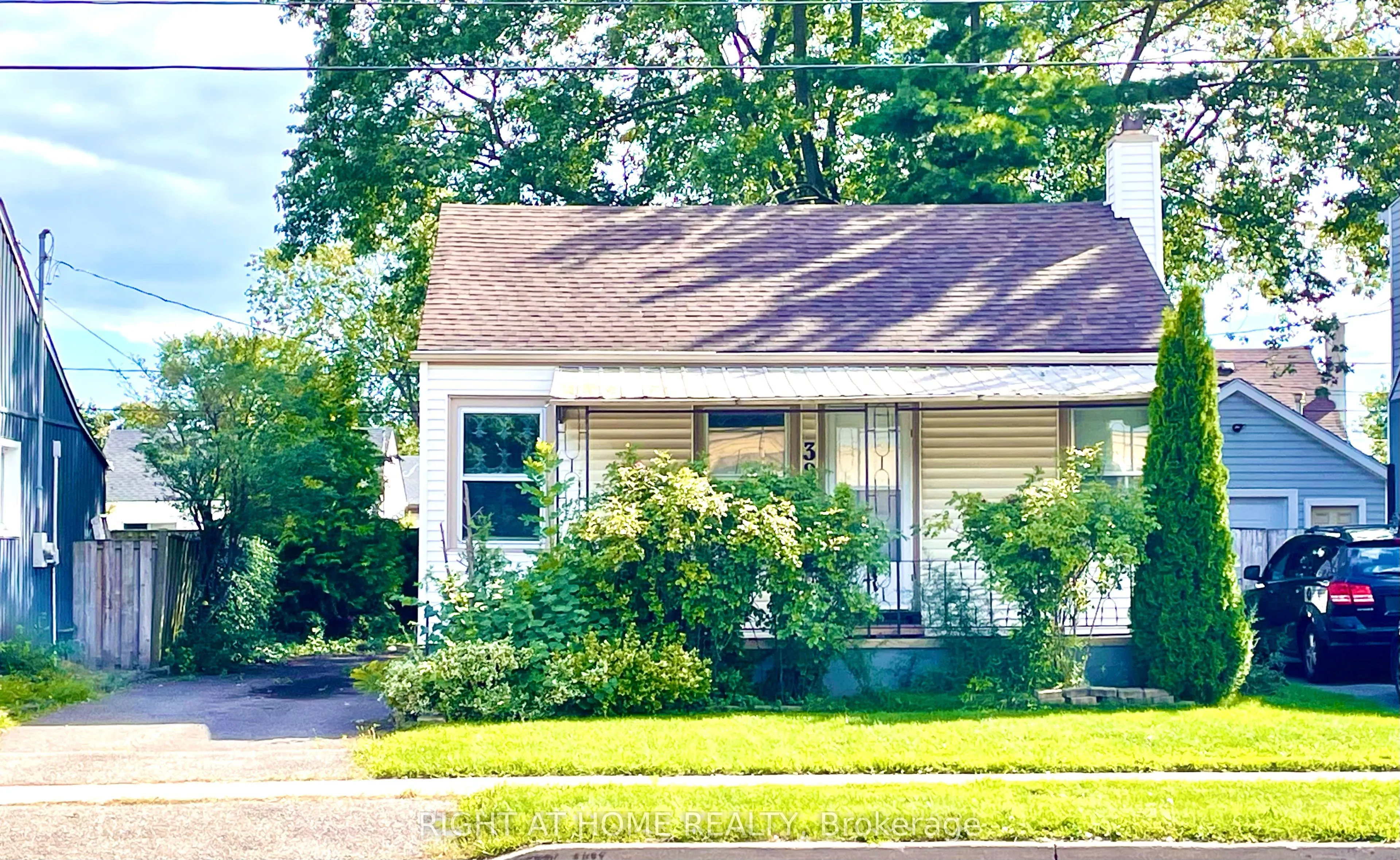 389 Lincoln Street
