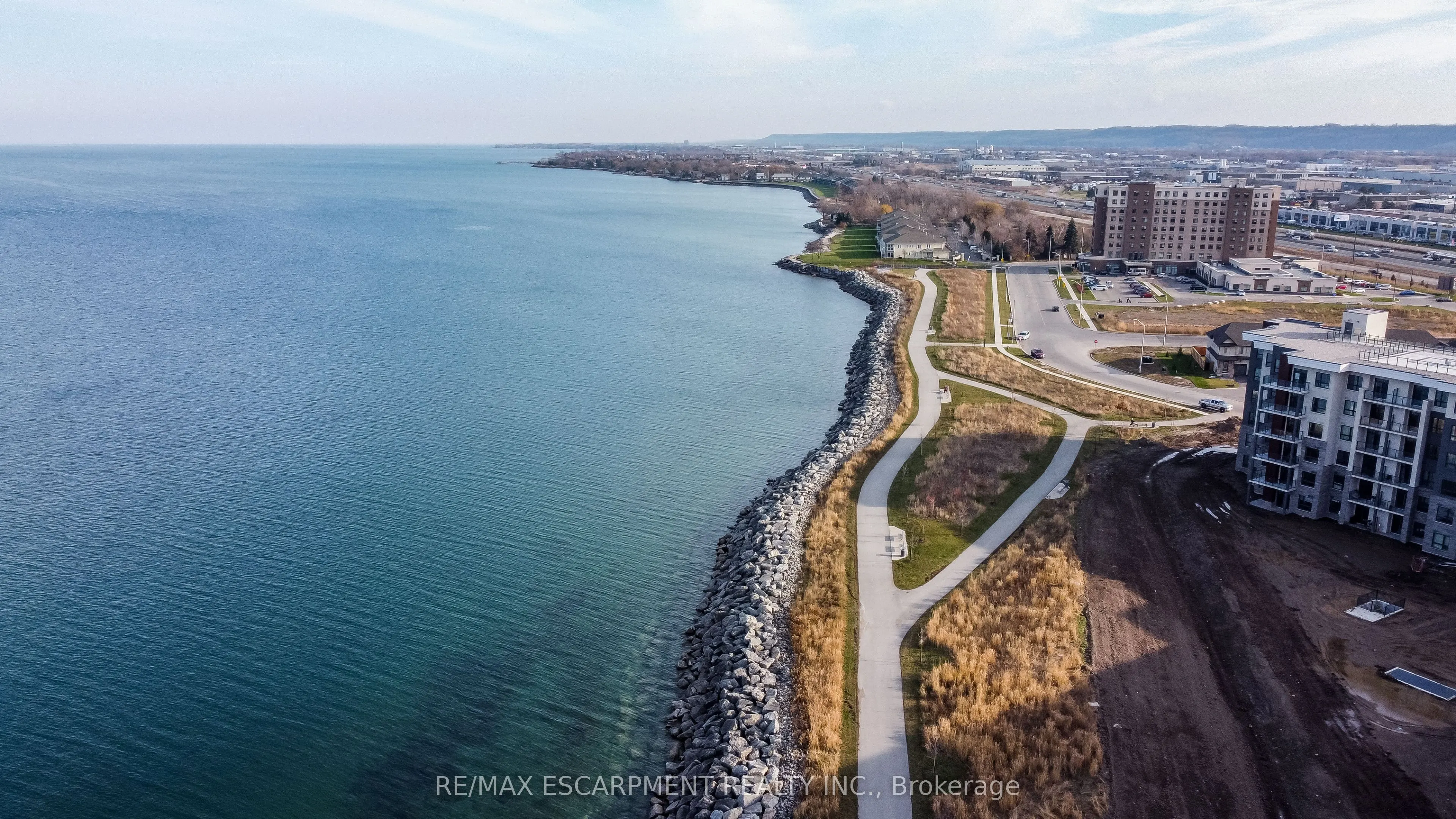 125 Shoreview Place, #523