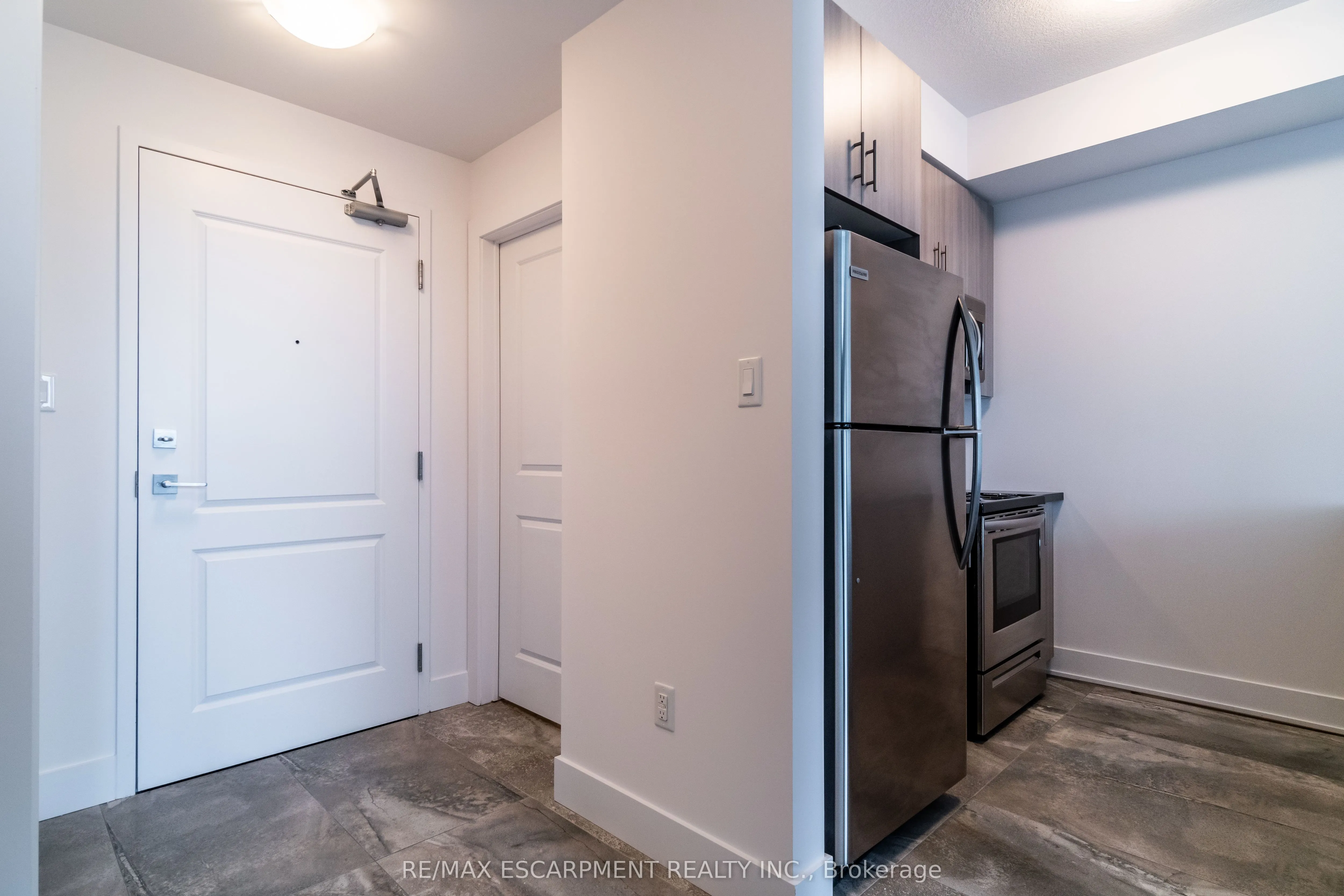 125 Shoreview Place, #523