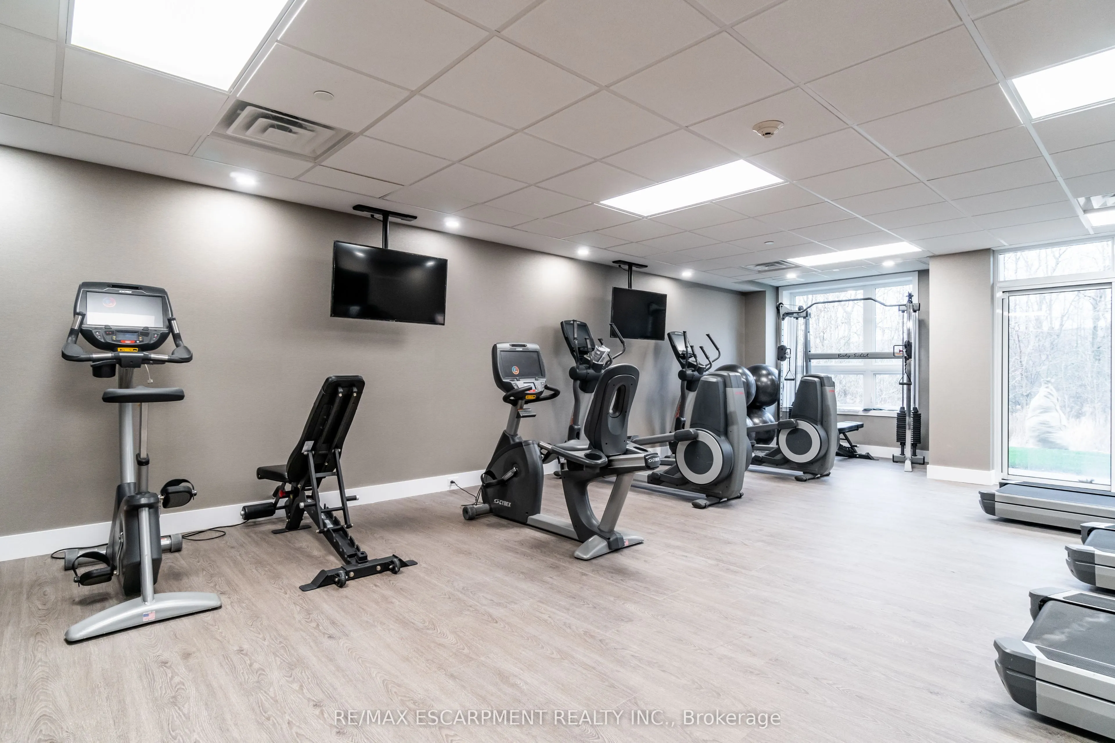 125 Shoreview Place, #523