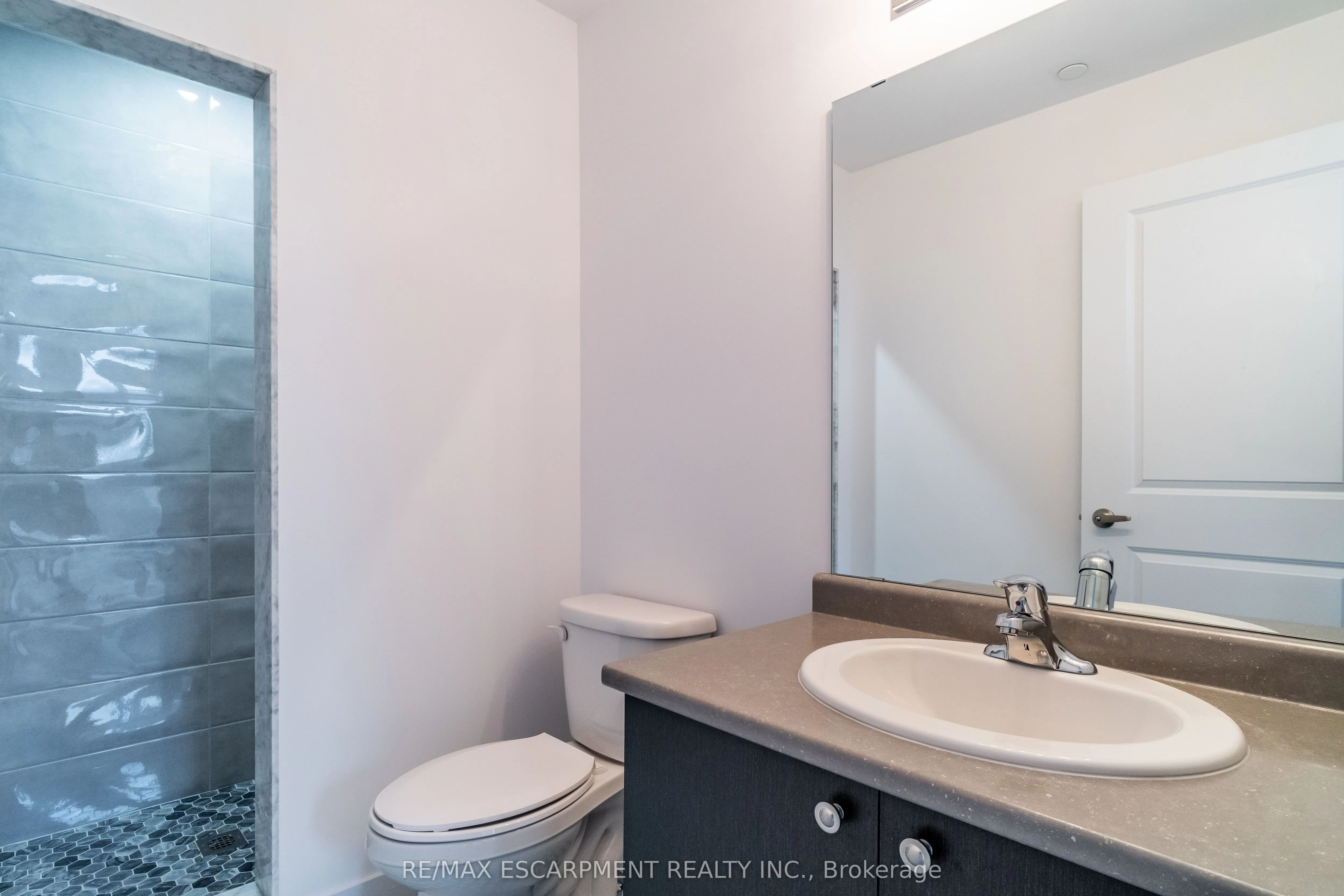 125 Shoreview Place, #523
