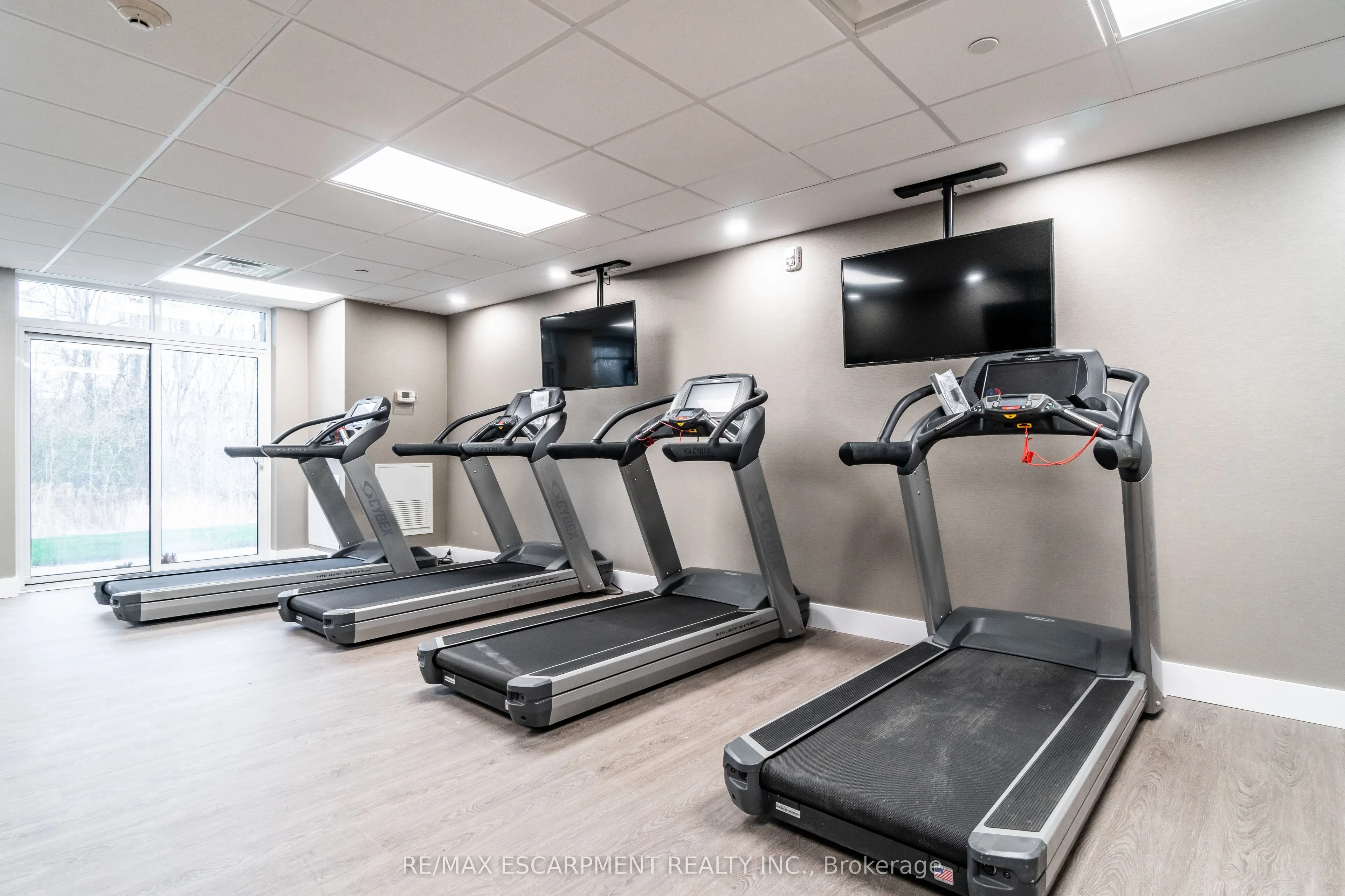 125 Shoreview Place, #523