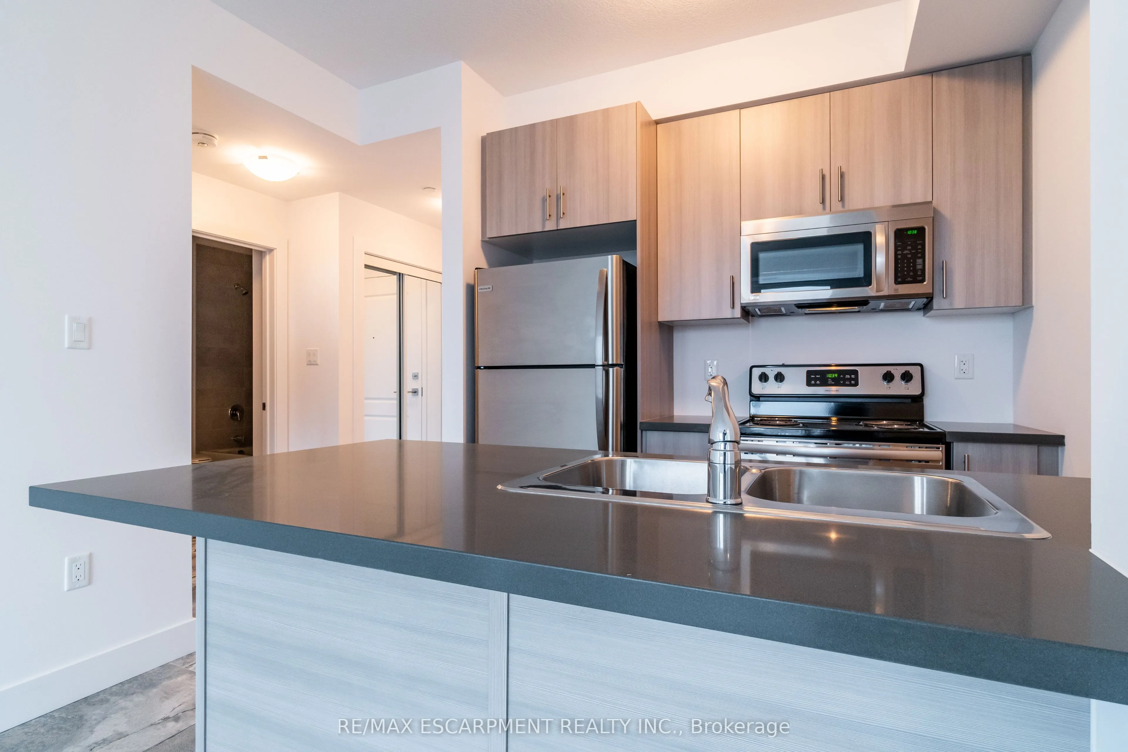 125 Shoreview Place, #523