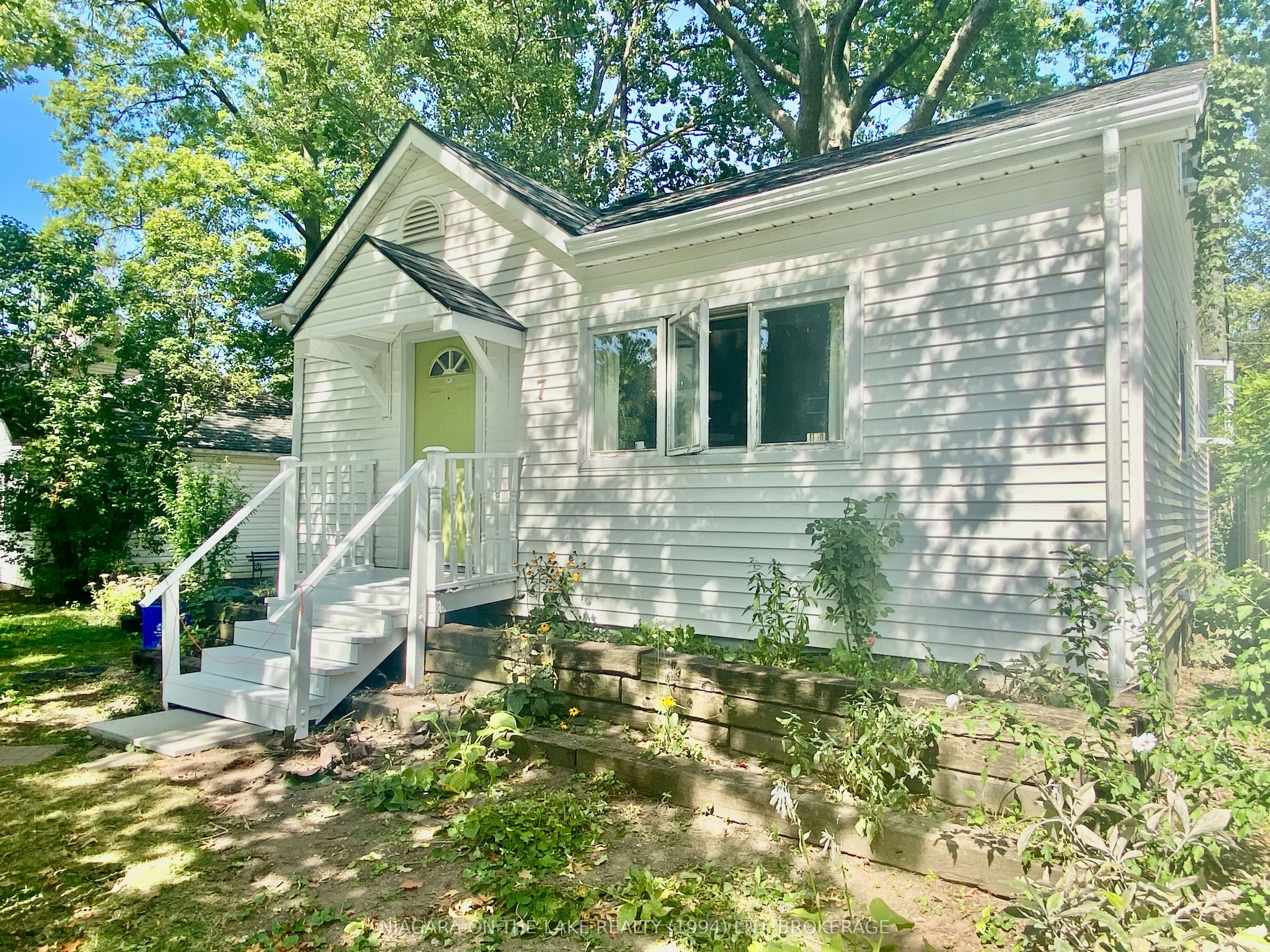 7 Wyckliffe Avenue