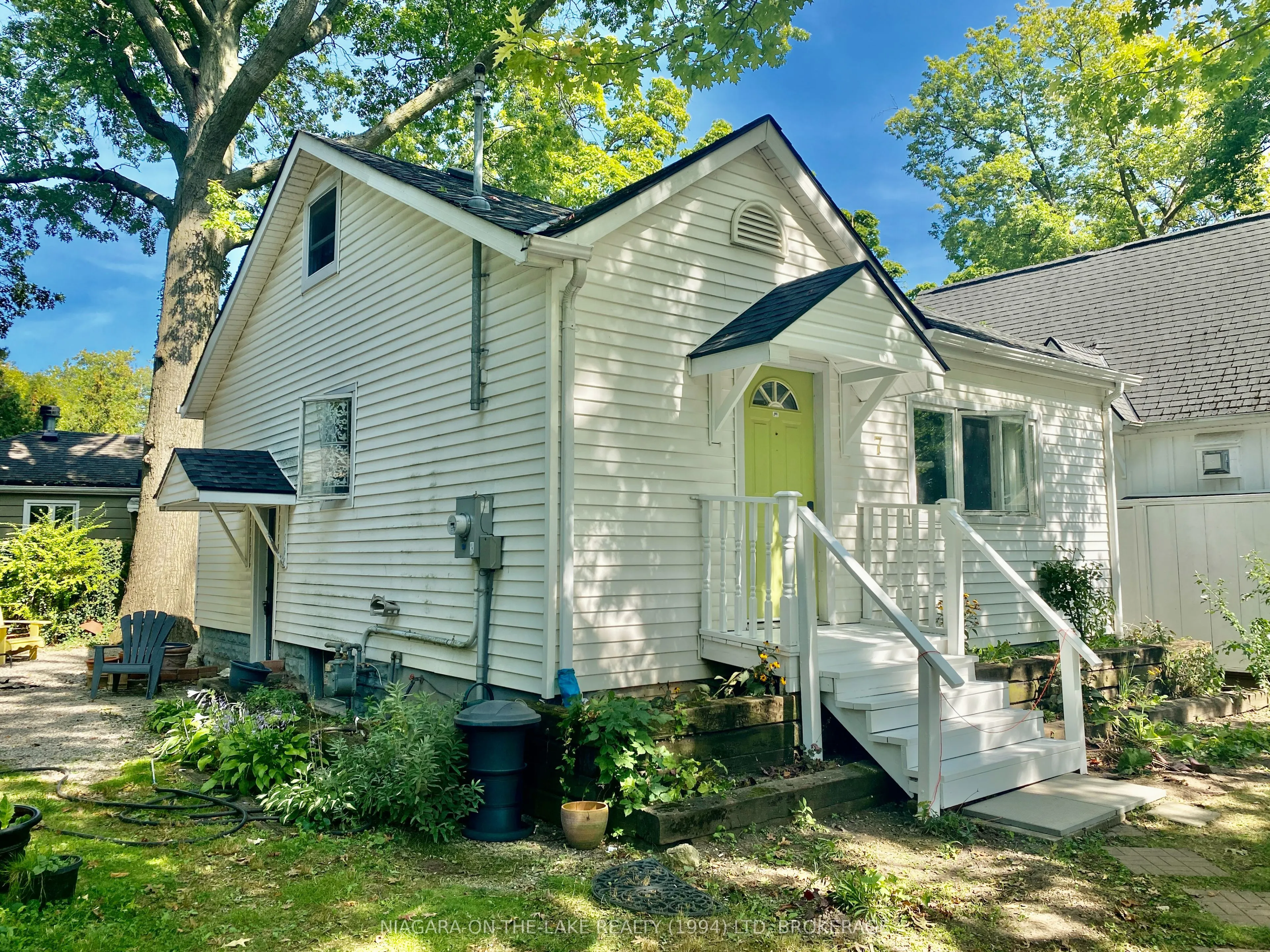 7 Wyckliffe Avenue