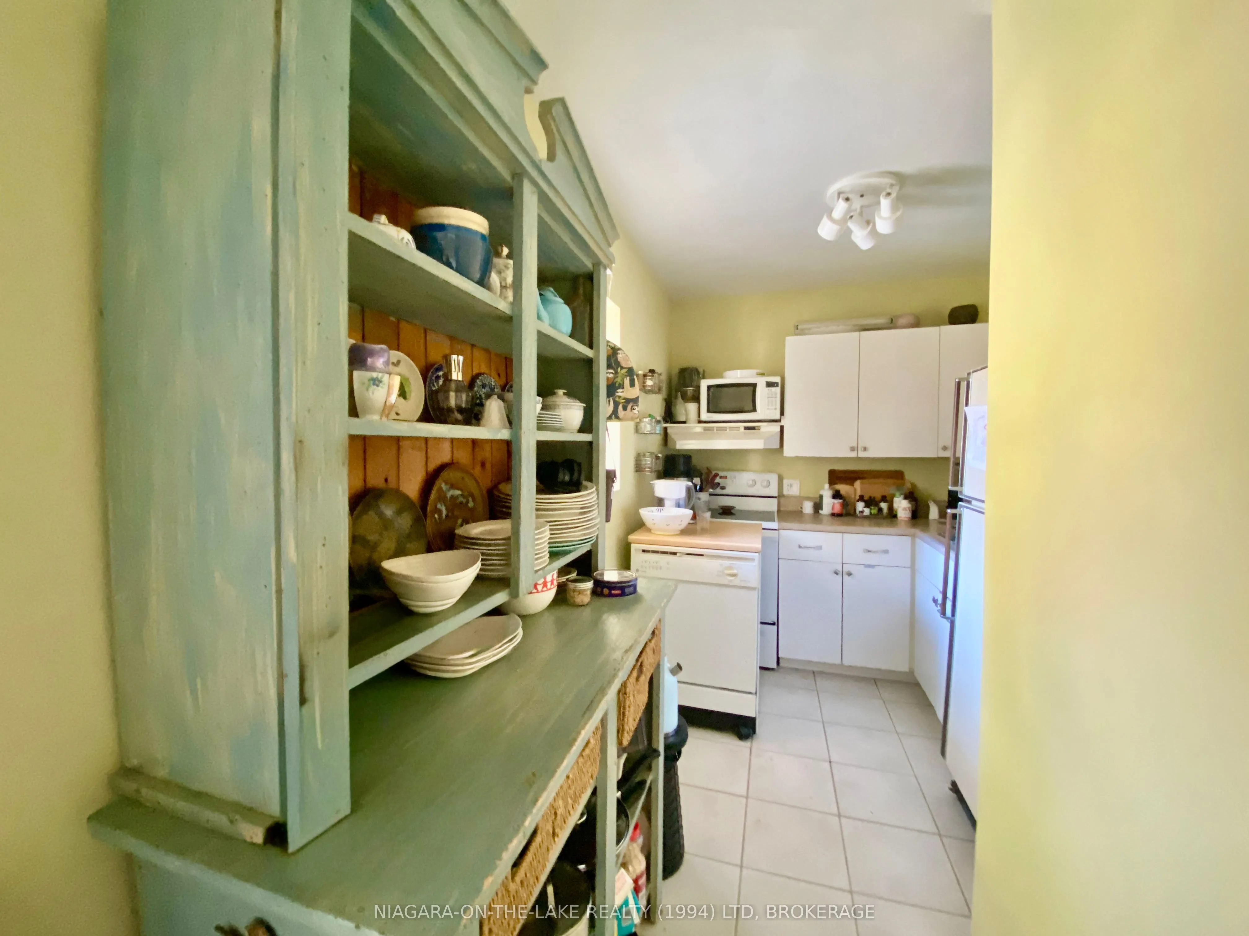 7 Wyckliffe Avenue