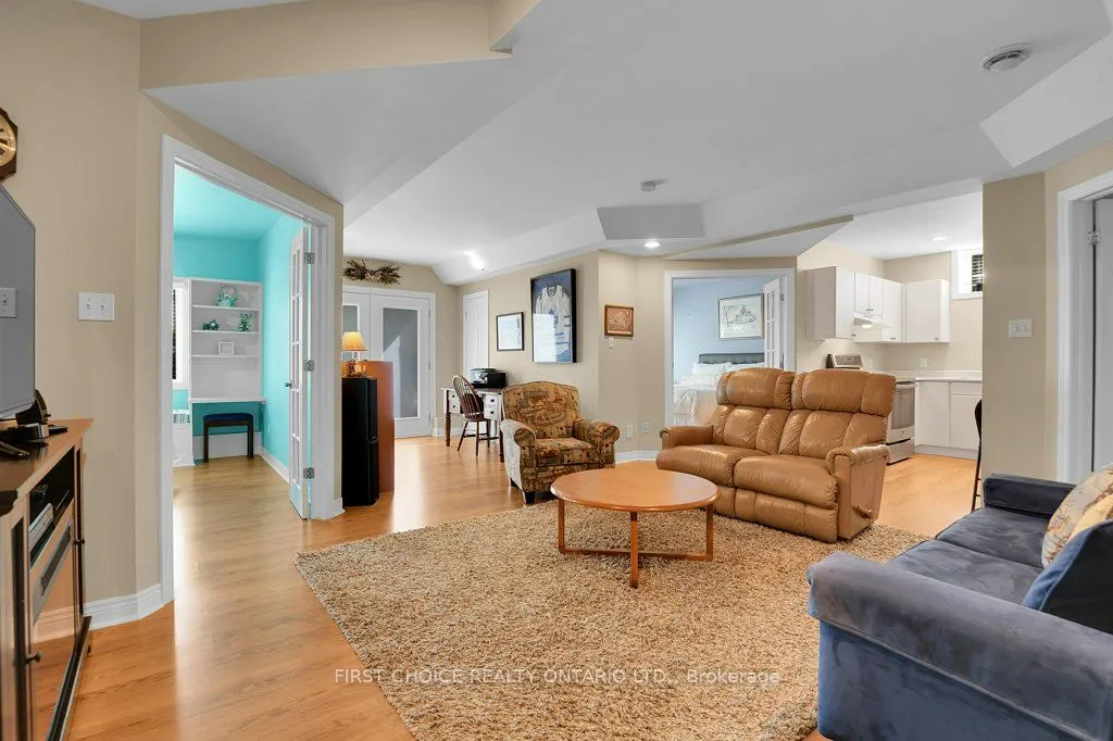 12 Kinmount Private