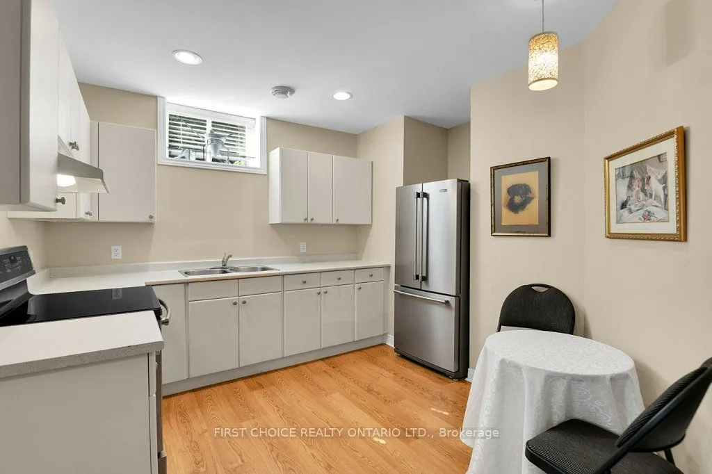 12 Kinmount Private