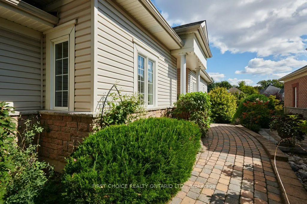12 Kinmount Private