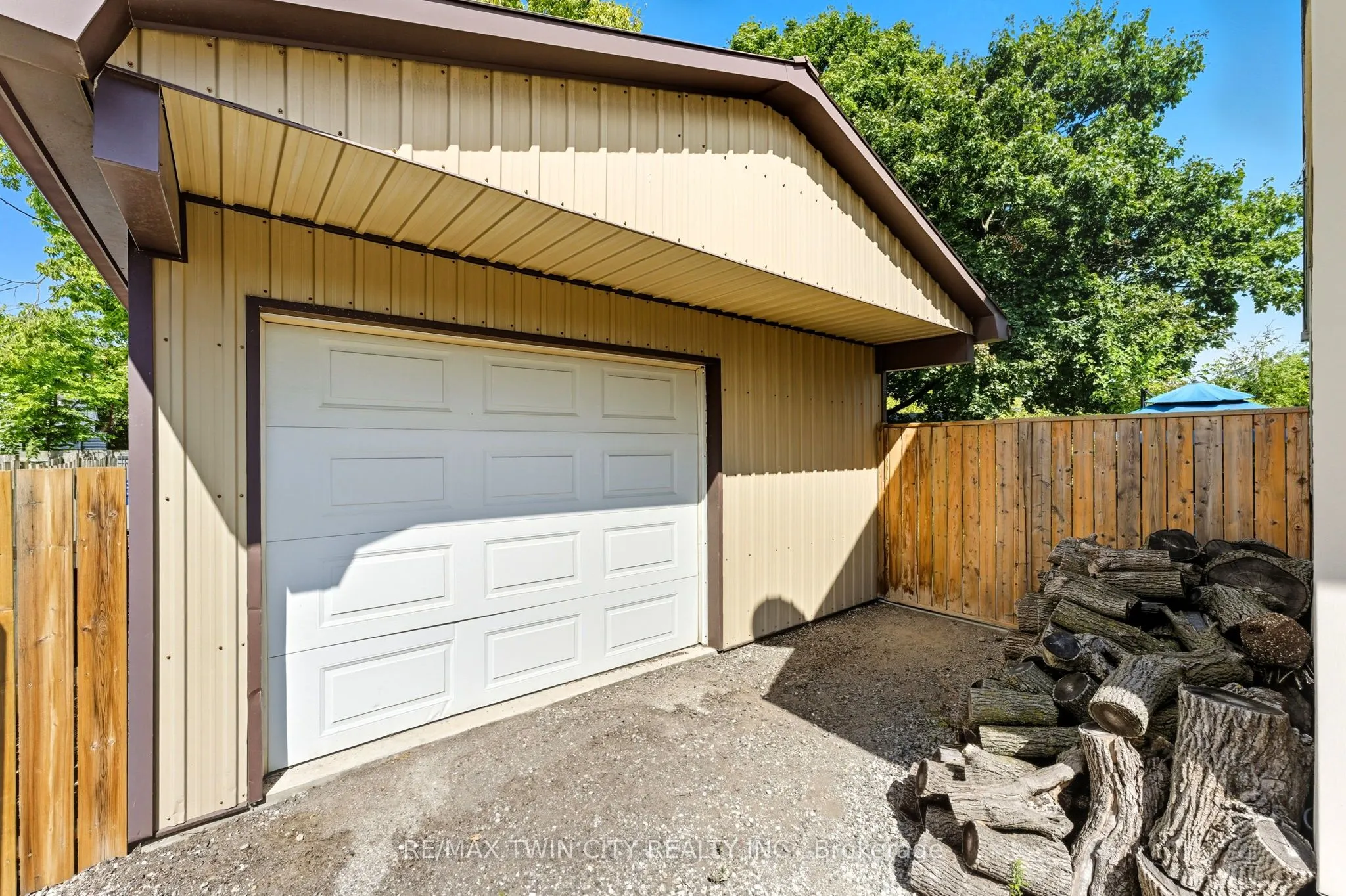 351 Grand River Avenue