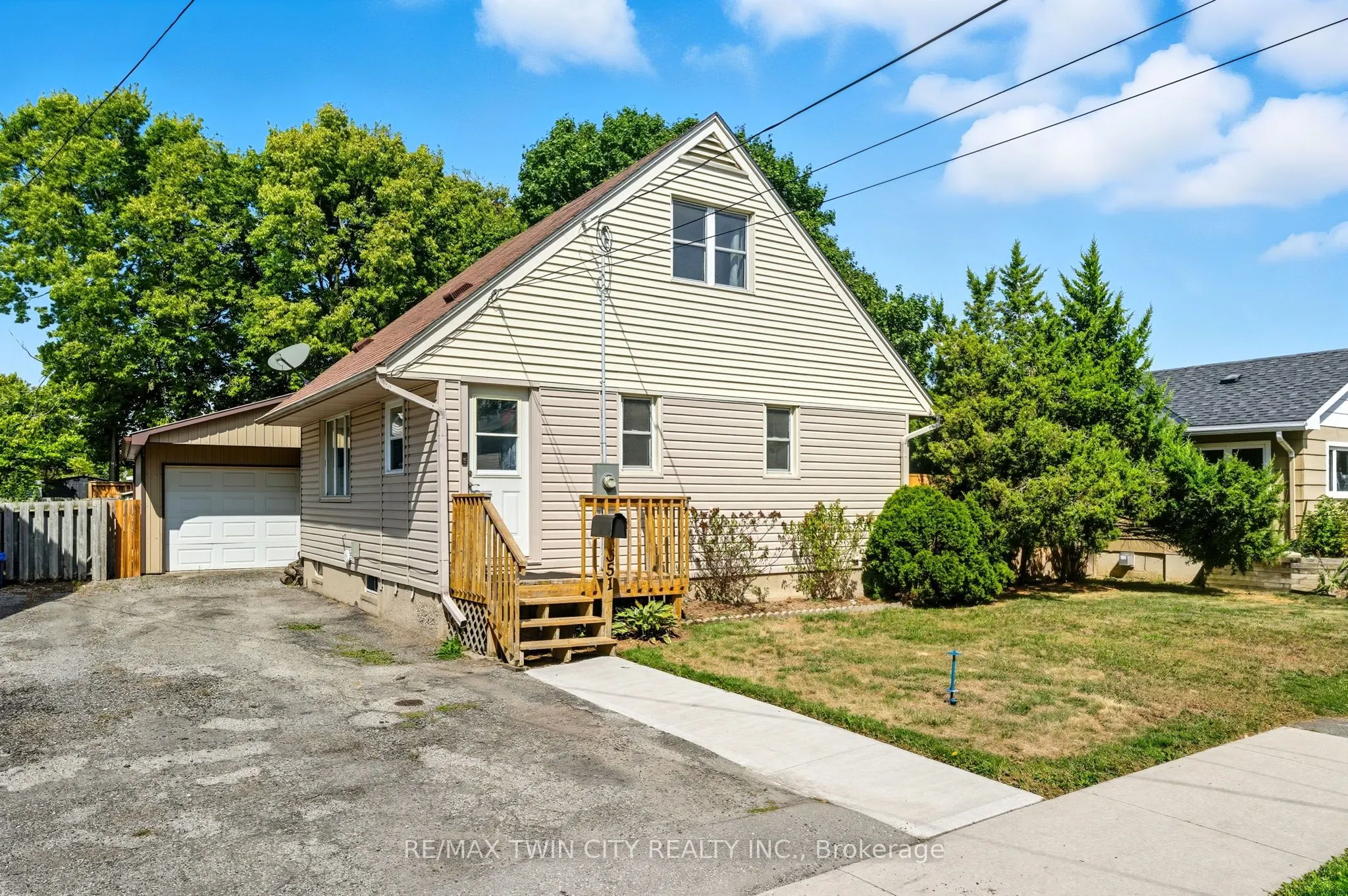 351 Grand River Avenue