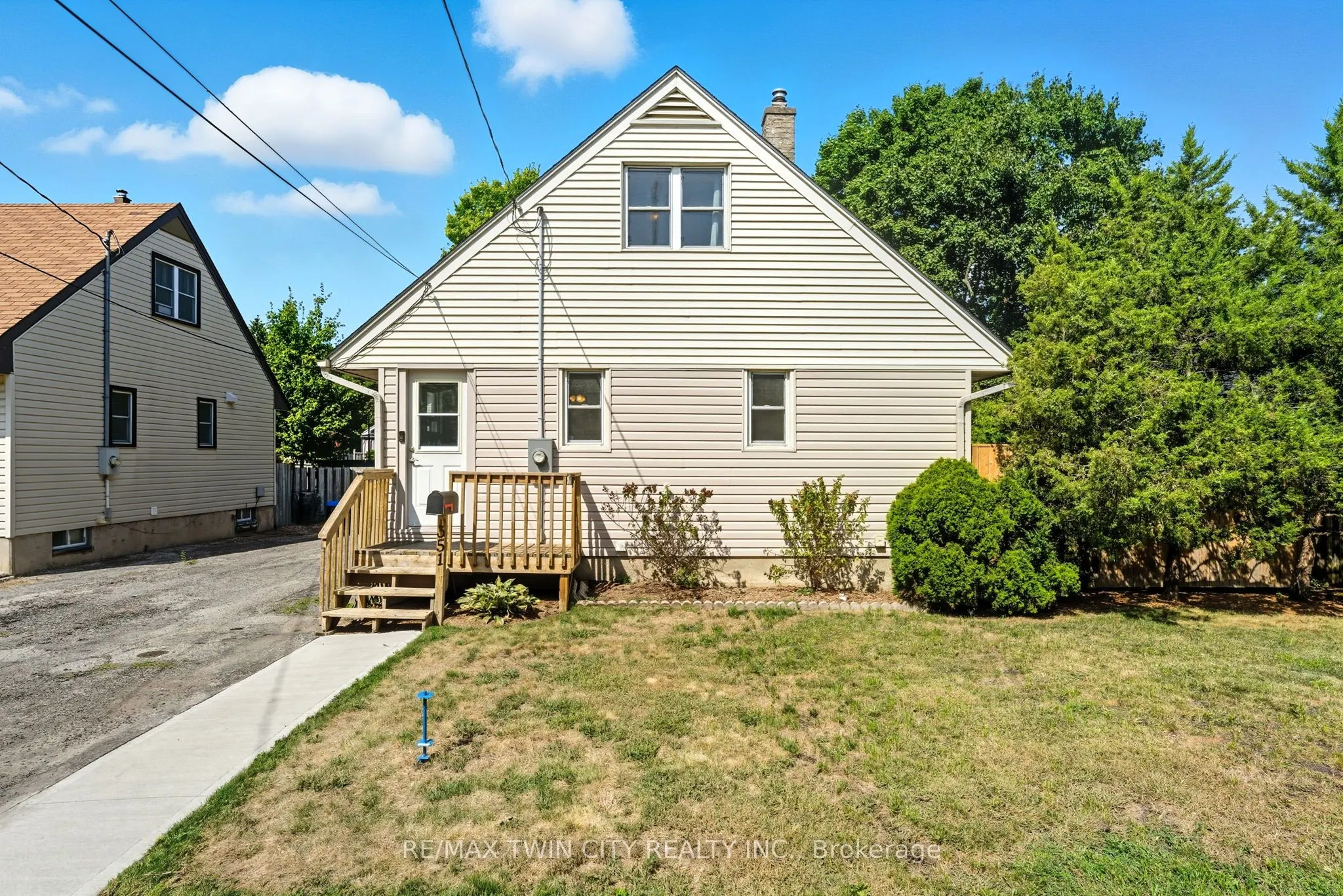351 Grand River Avenue
