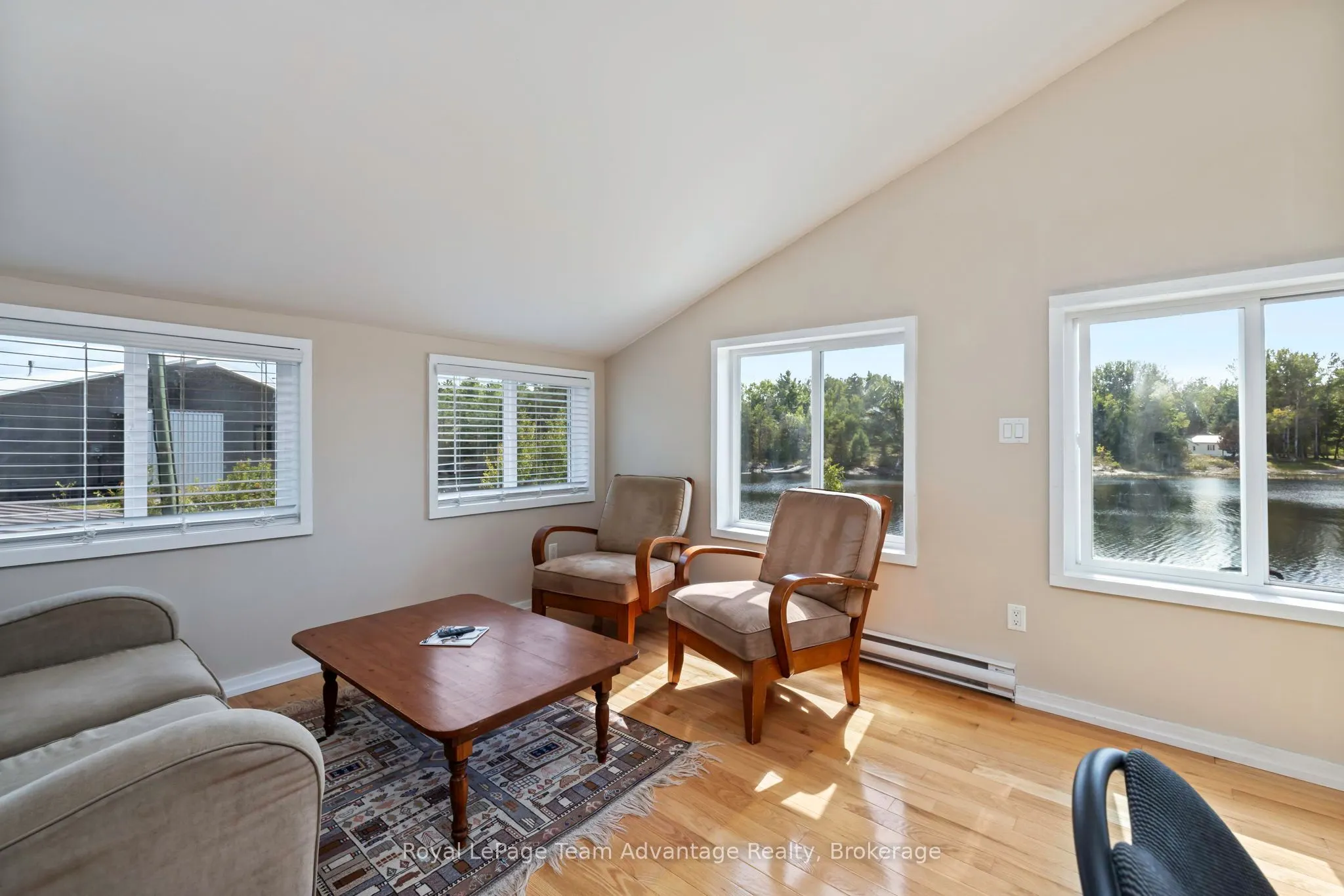 2046 Riverside Drive