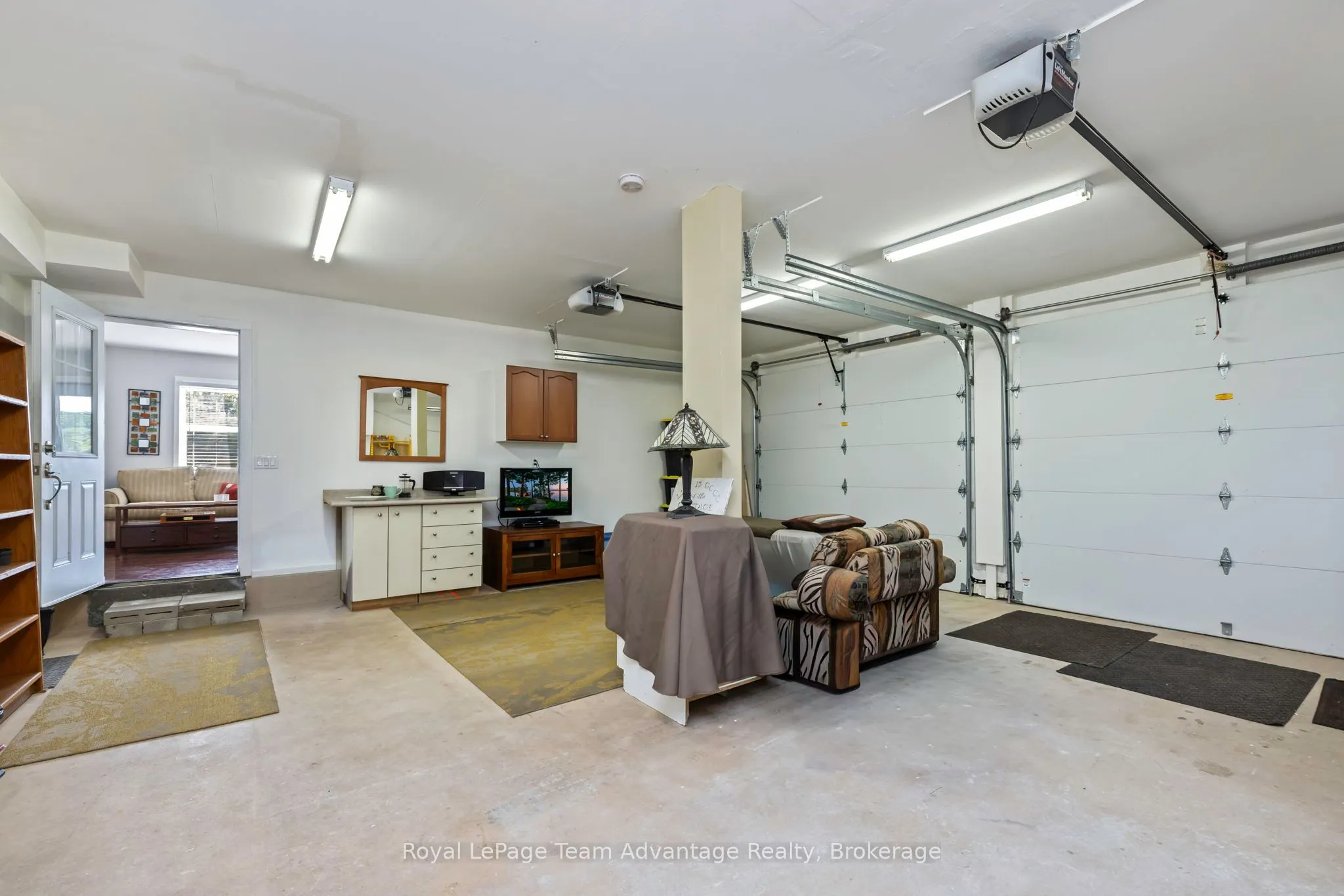 2046 Riverside Drive