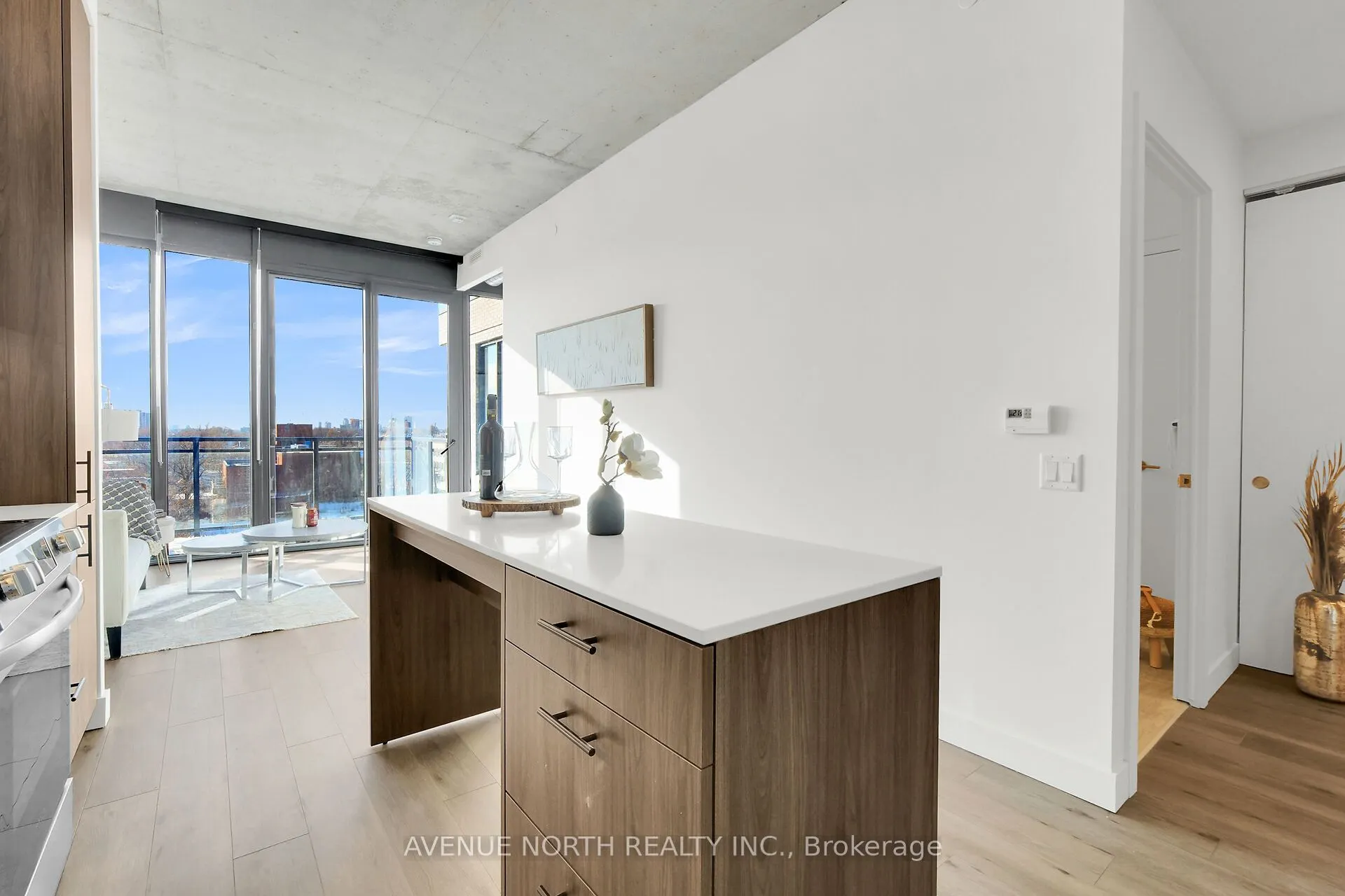 10 James Street, #717