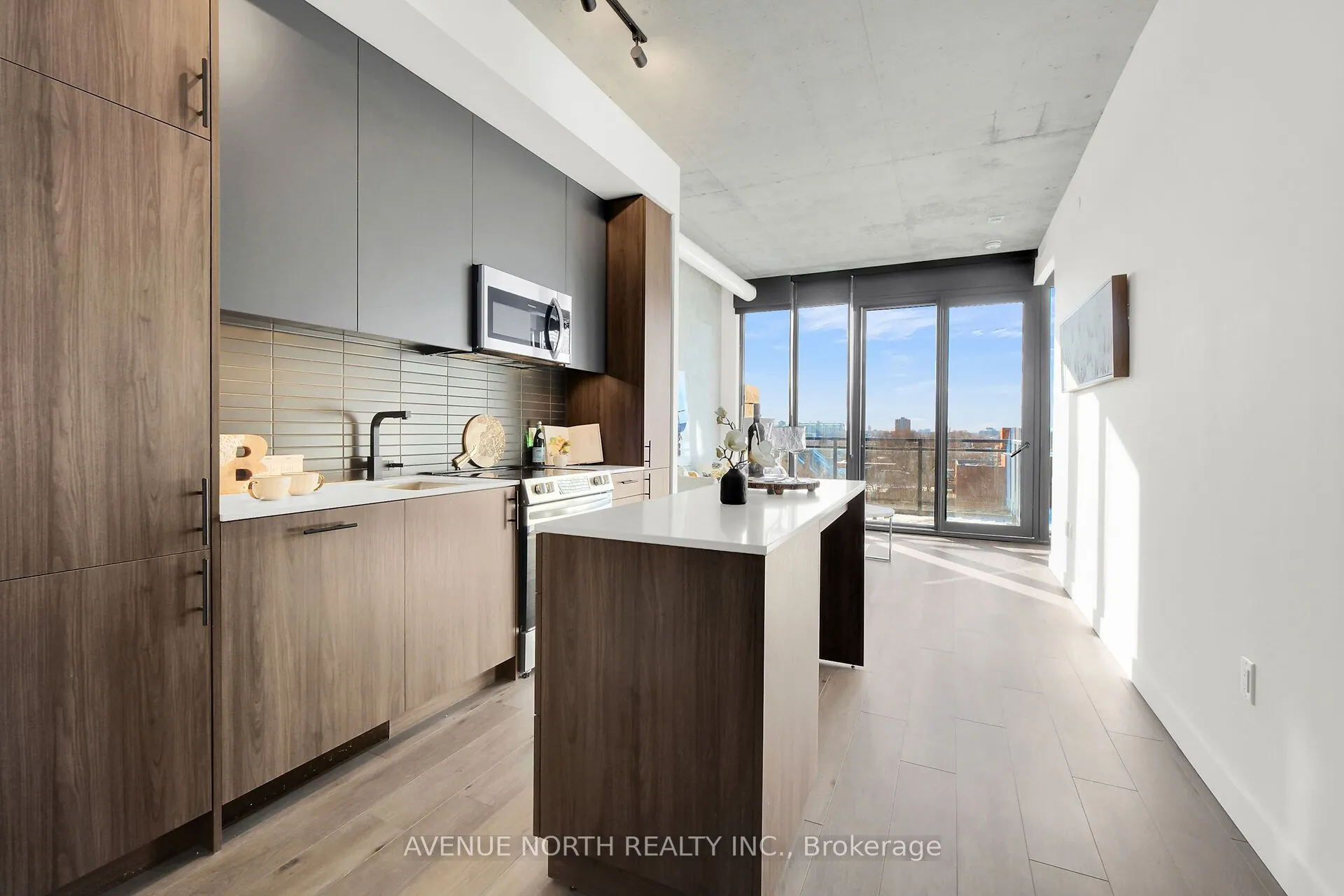 10 James Street, #717