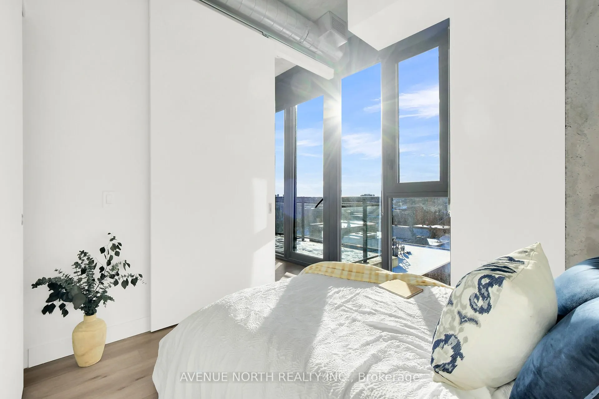 10 James Street, #717