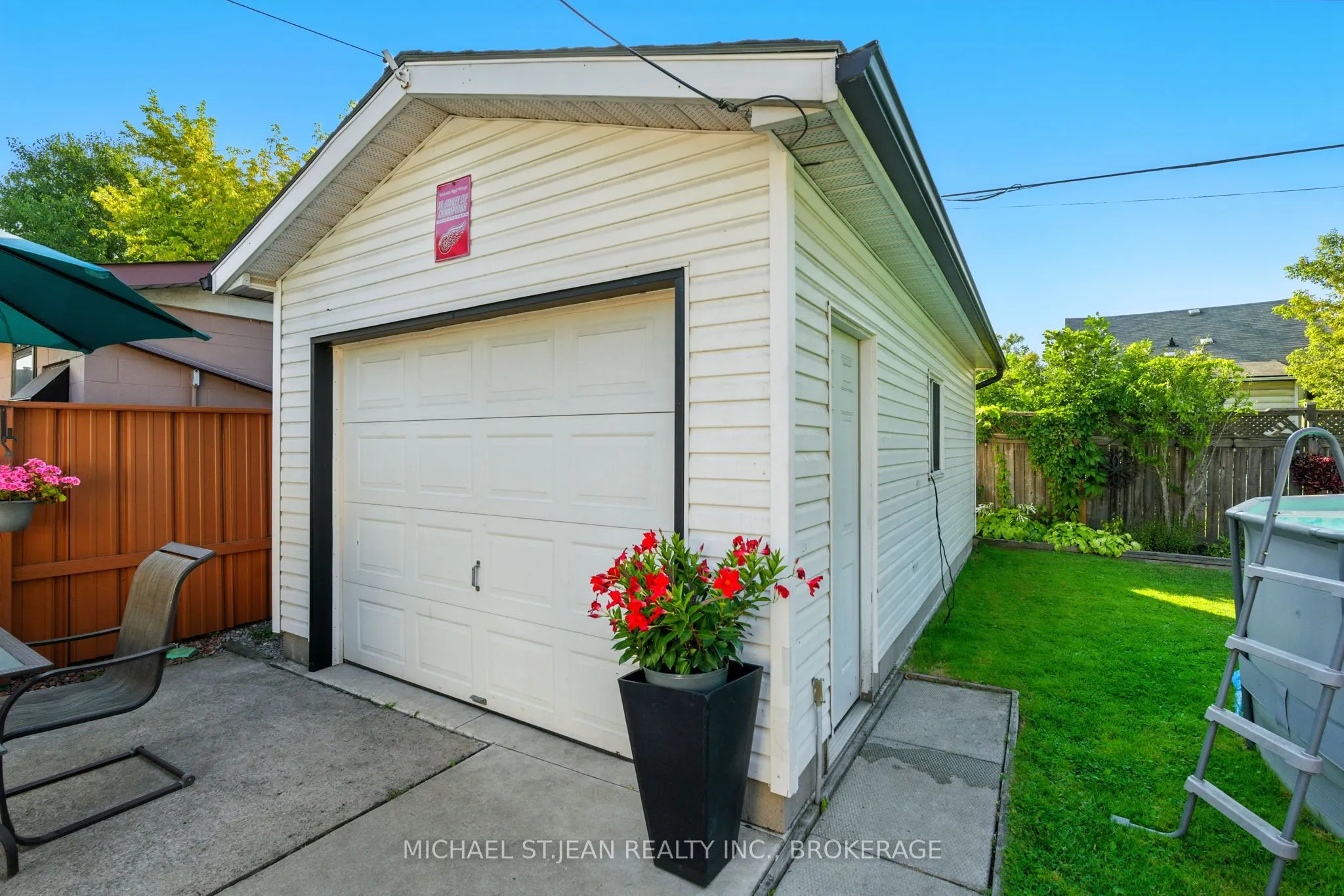 347 Weir Street N
