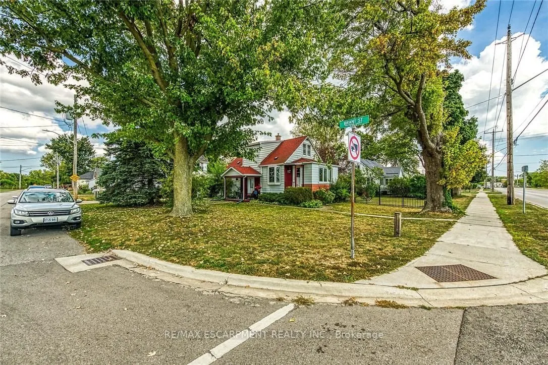 805 Broad Street E
