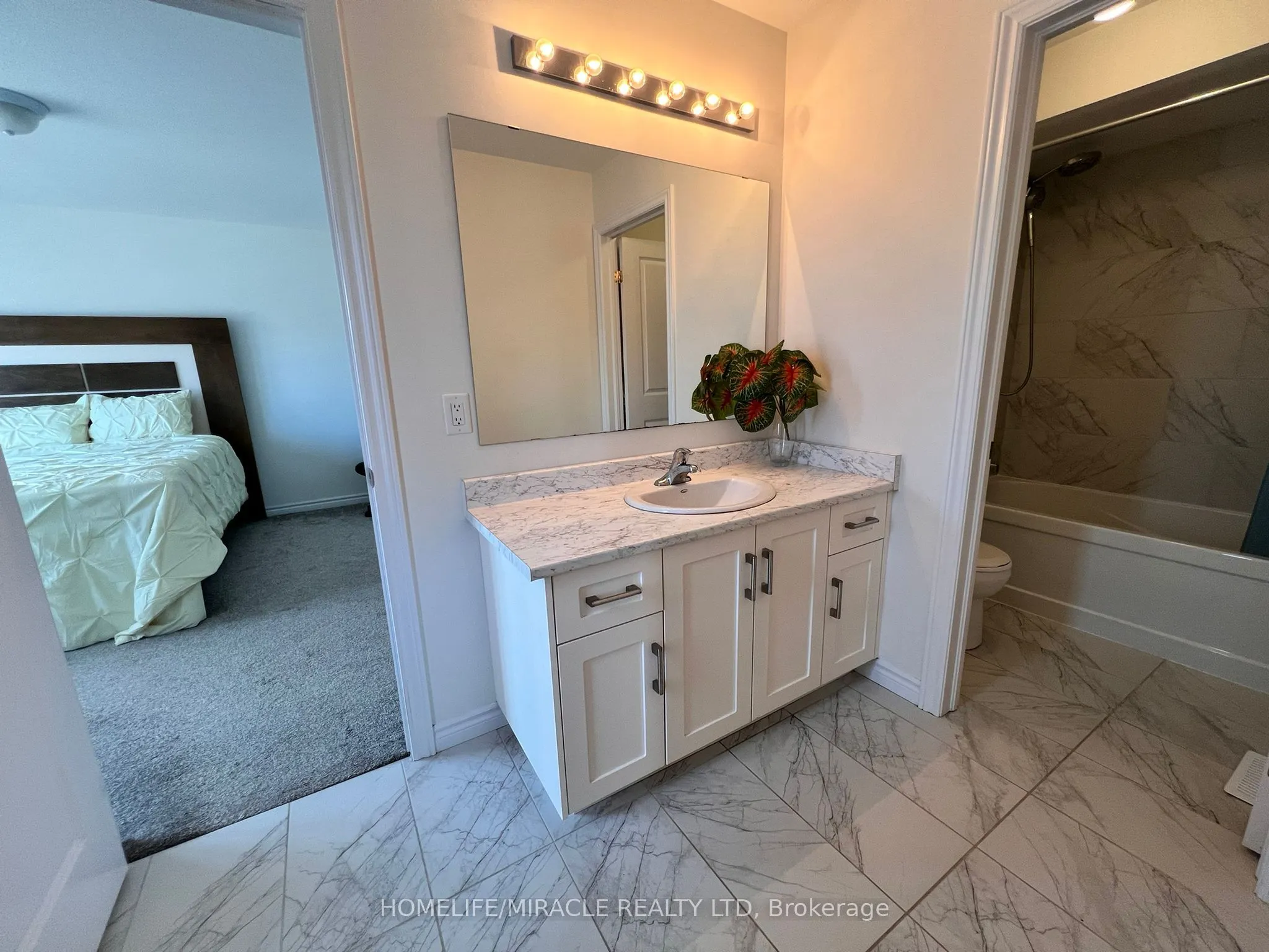 14 Gourlay Farm Lane N, #UPPER UNIT
