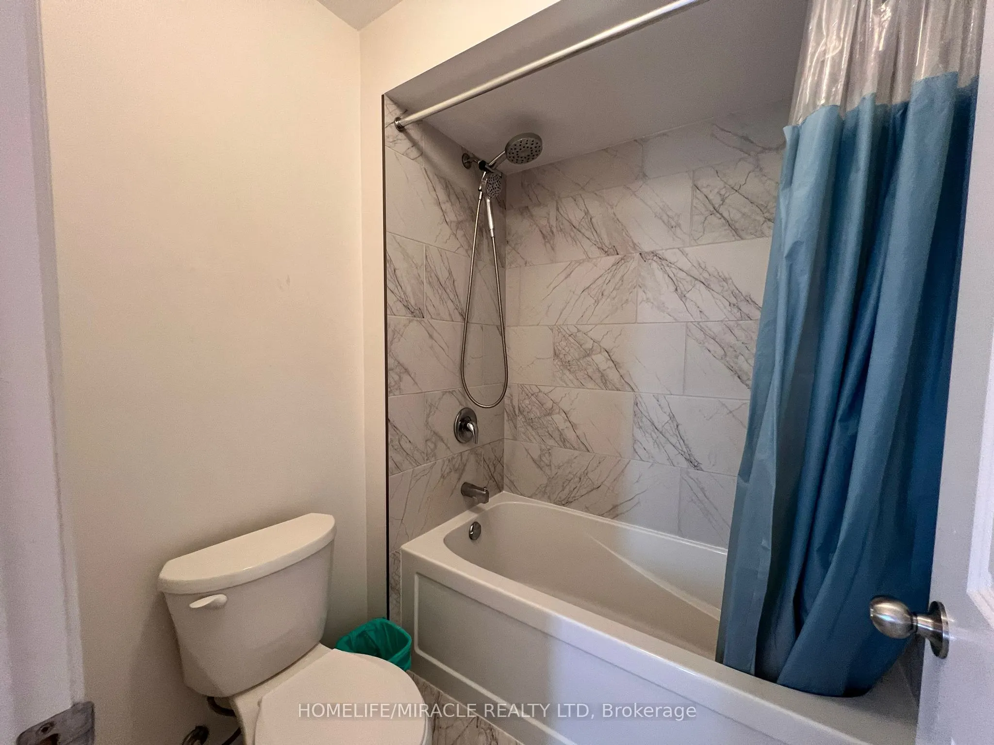 14 Gourlay Farm Lane N, #UPPER UNIT