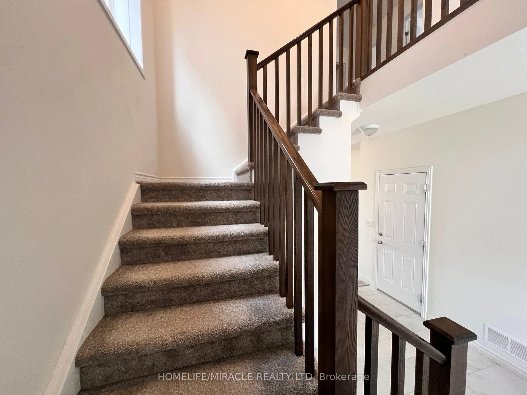 14 Gourlay Farm Lane N, #UPPER UNIT