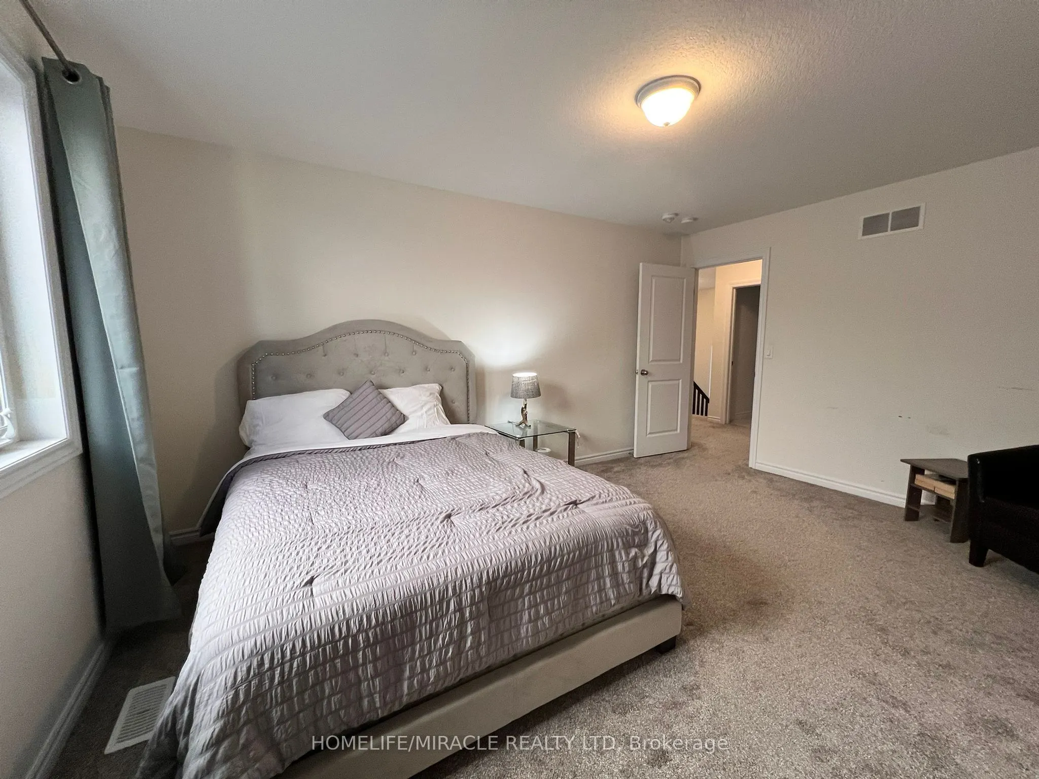 14 Gourlay Farm Lane N, #UPPER UNIT