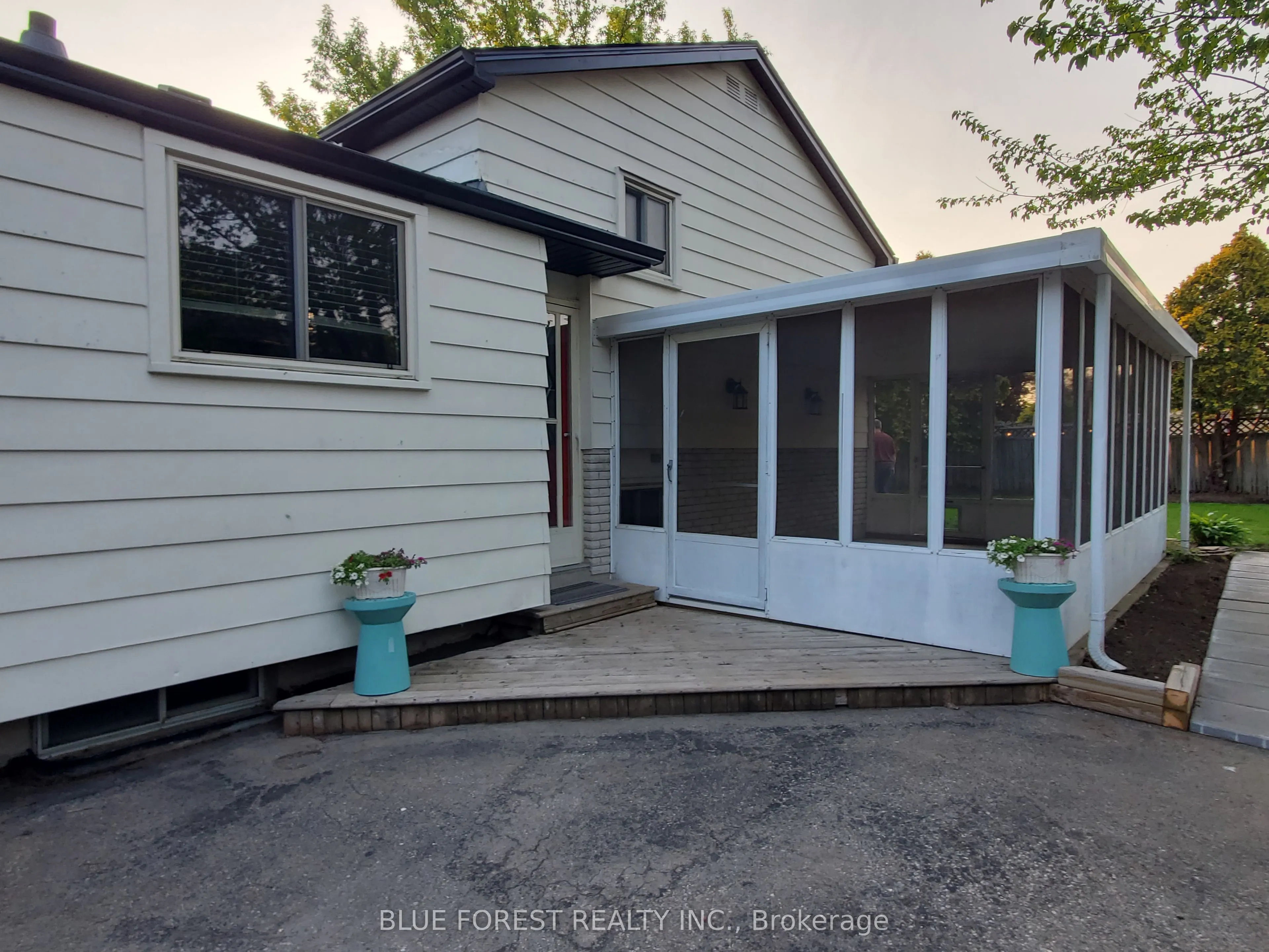 1039 Osgoode Drive