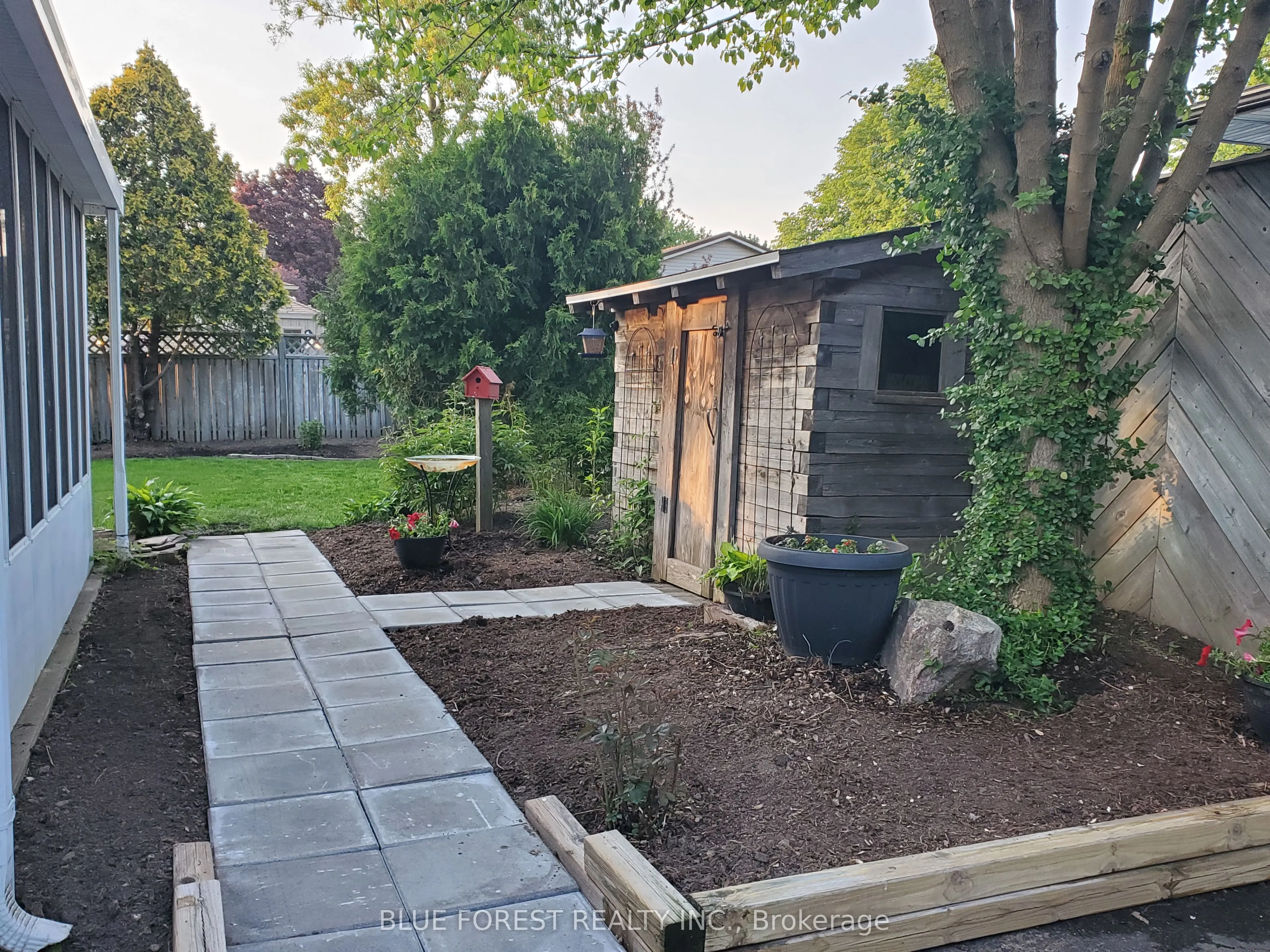 1039 Osgoode Drive