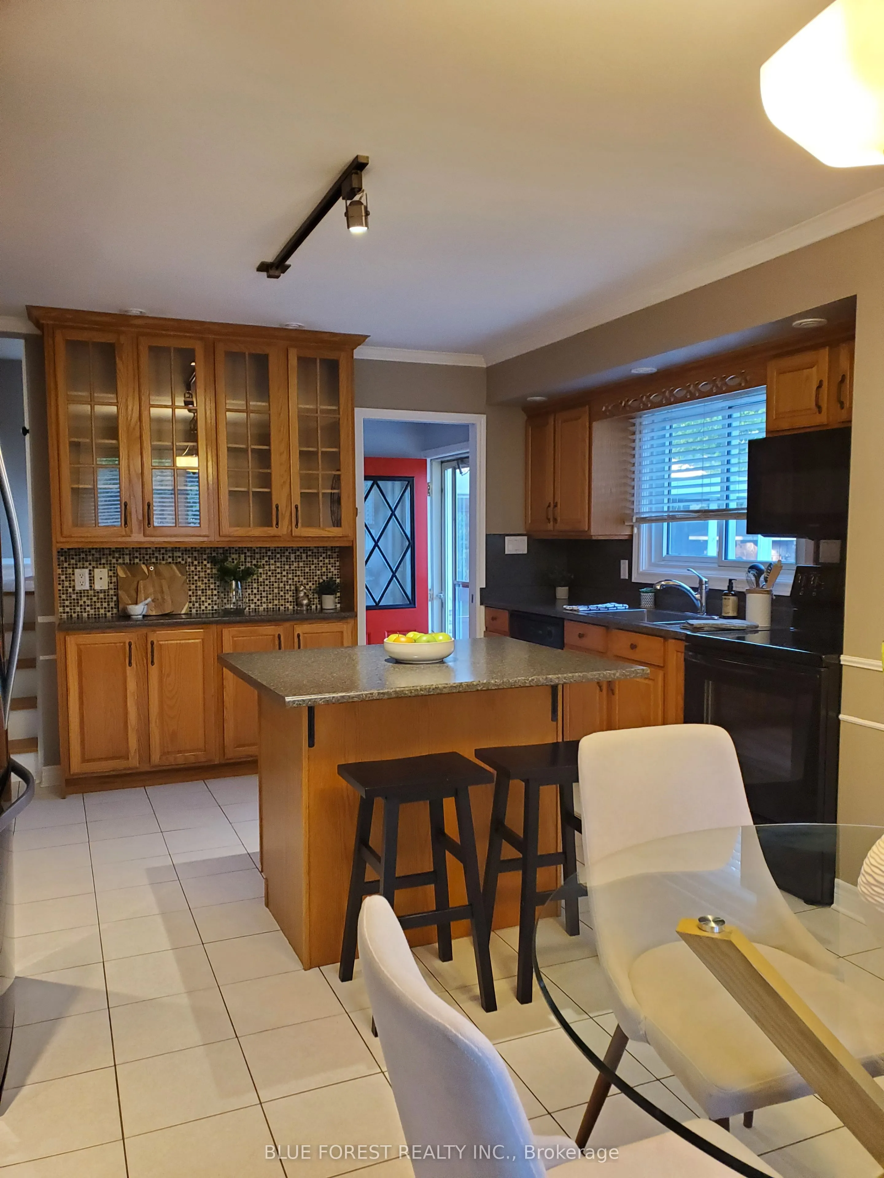 1039 Osgoode Drive
