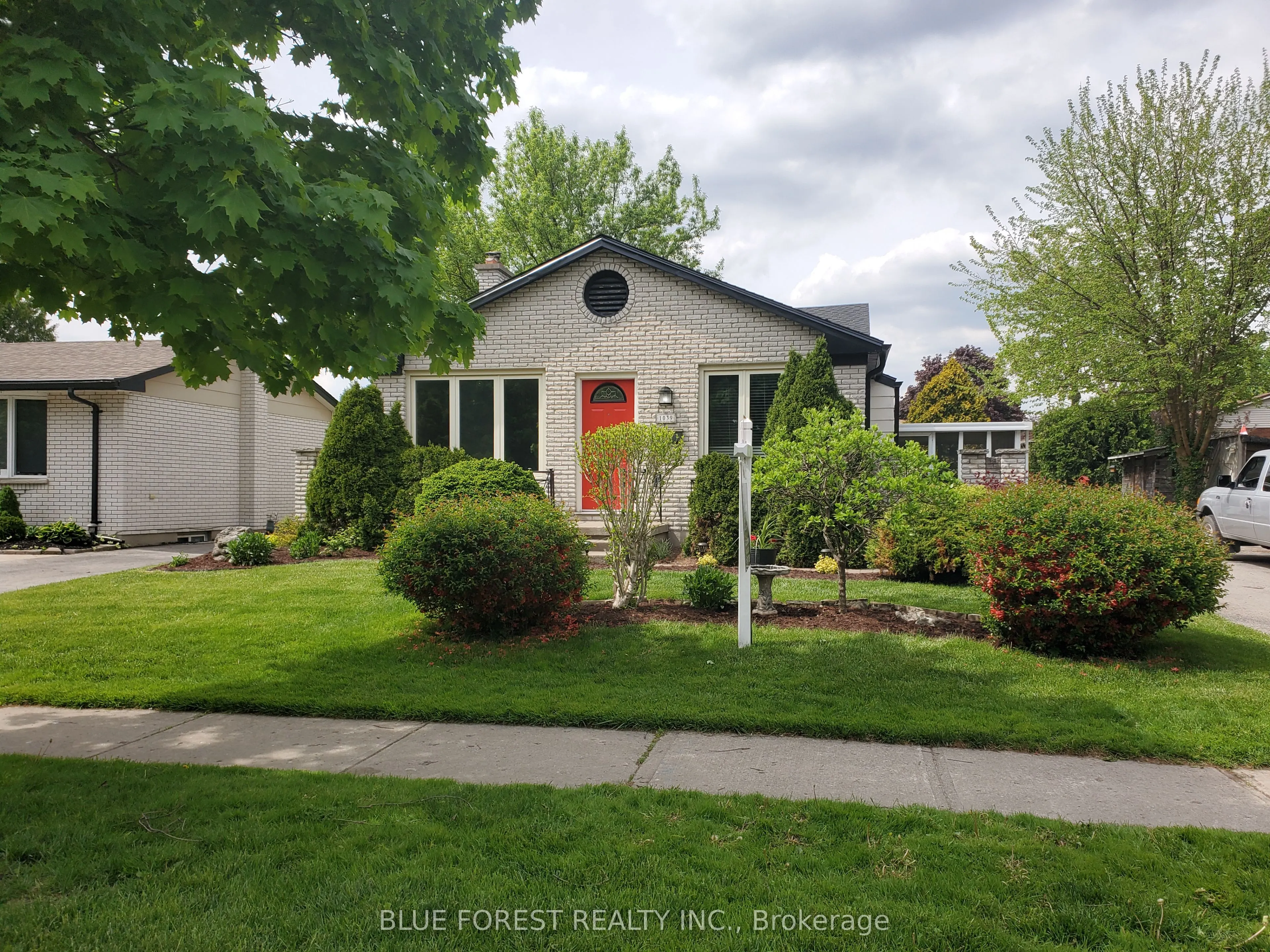 1039 Osgoode Drive
