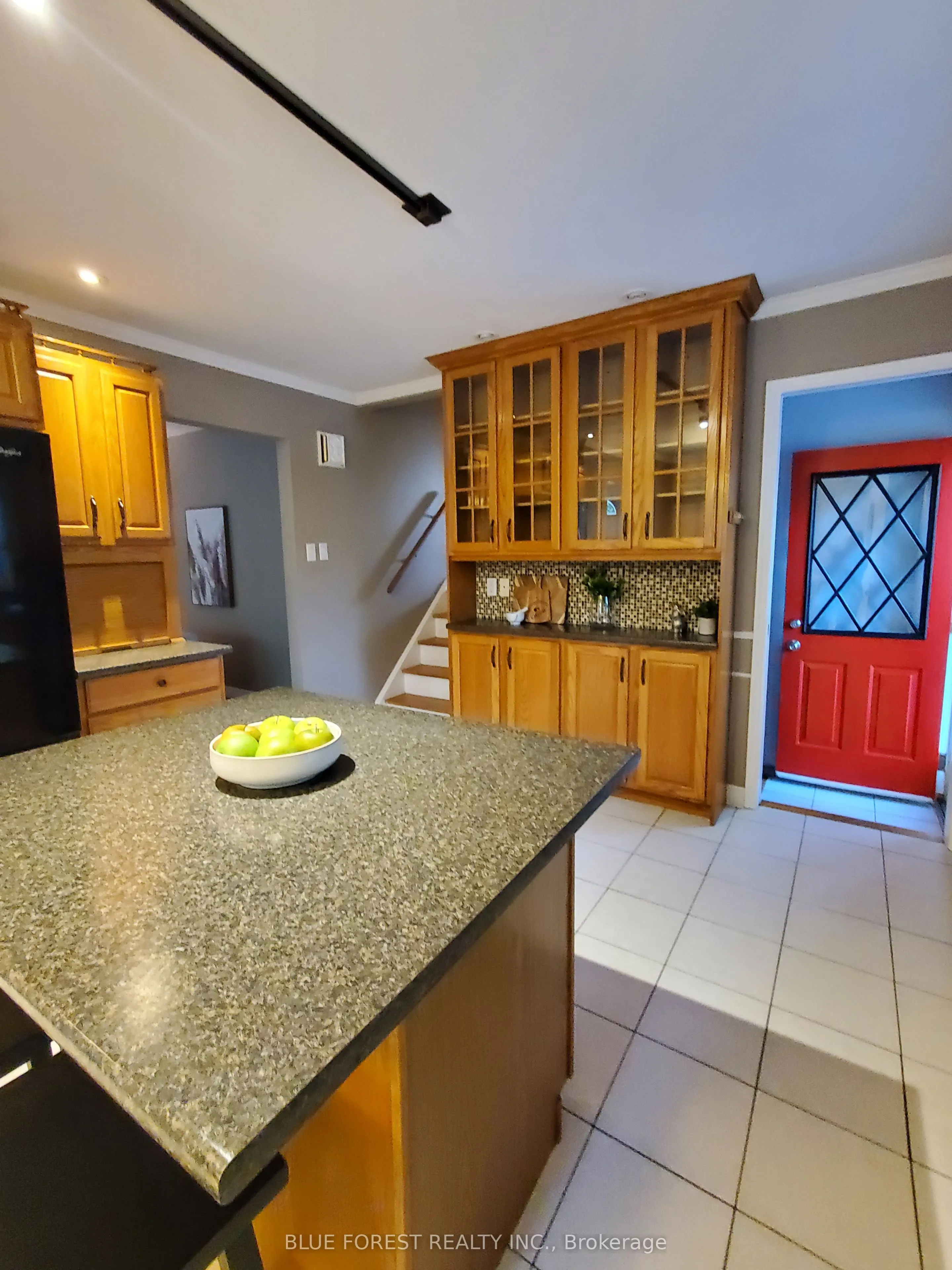 1039 Osgoode Drive
