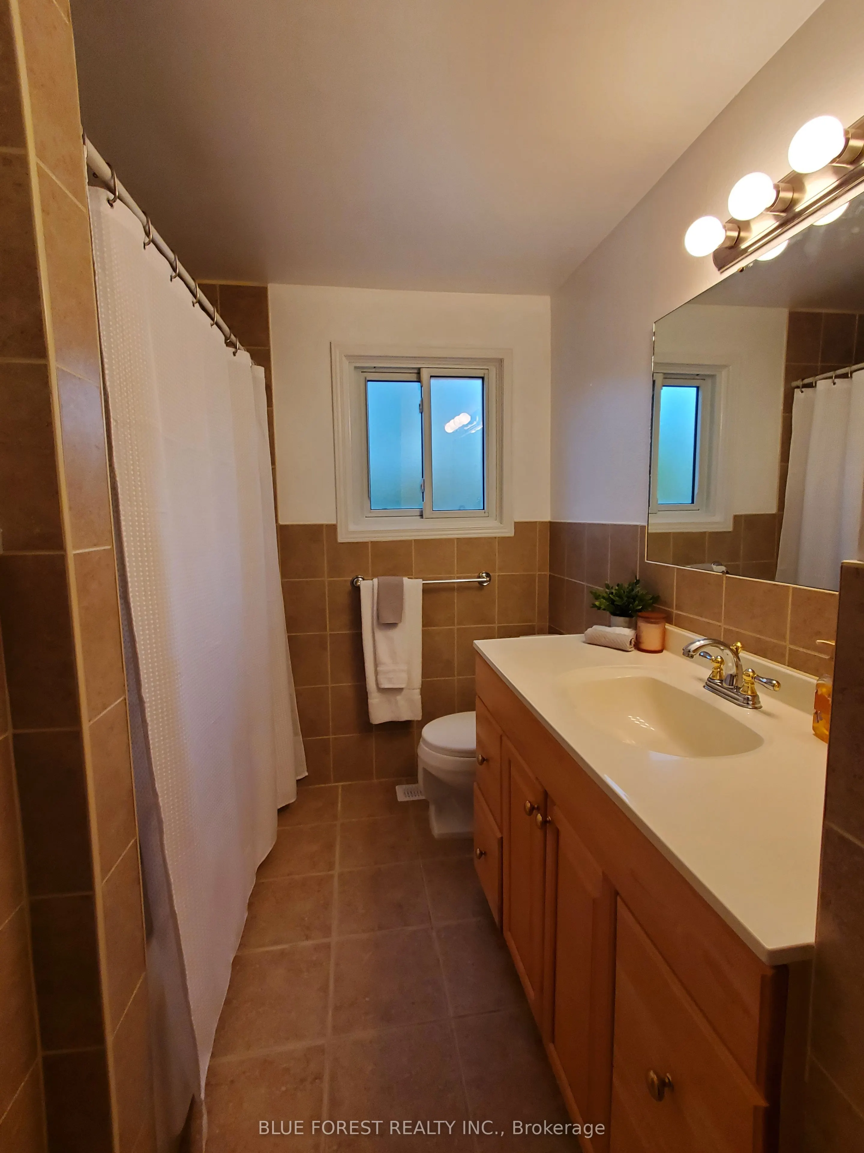 1039 Osgoode Drive