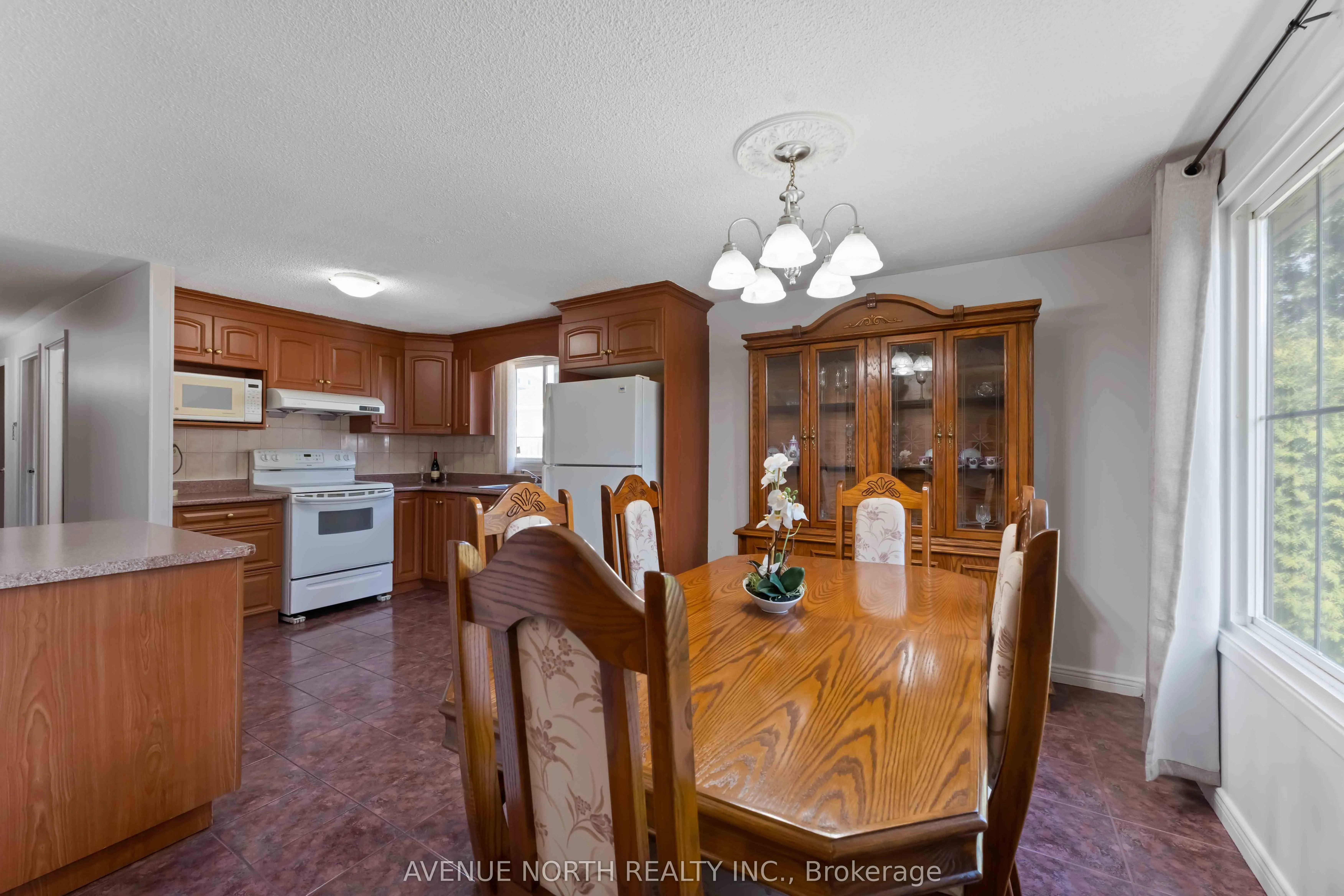 2178 Erinbrook Crescent