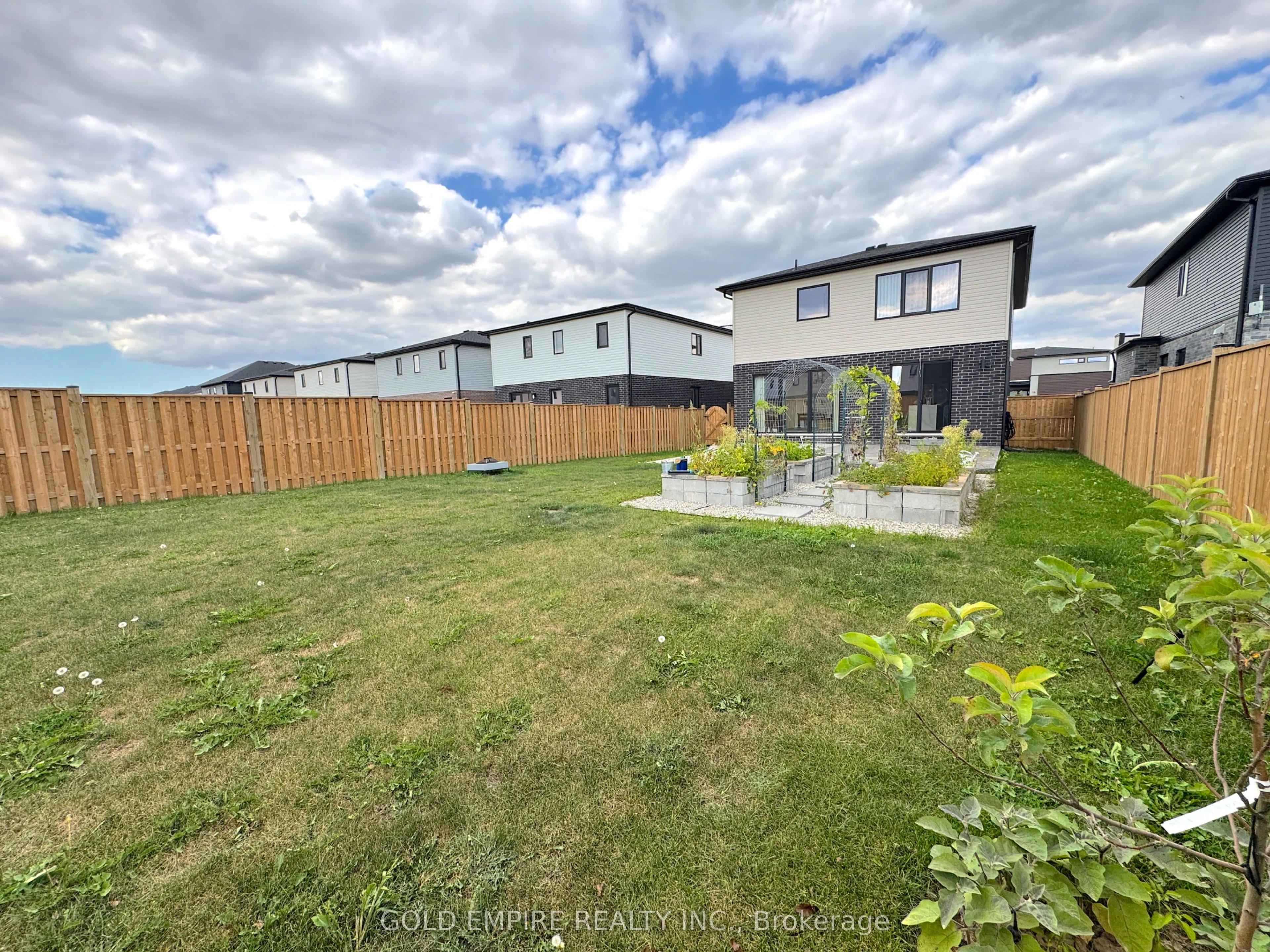 61 Poole Crescent