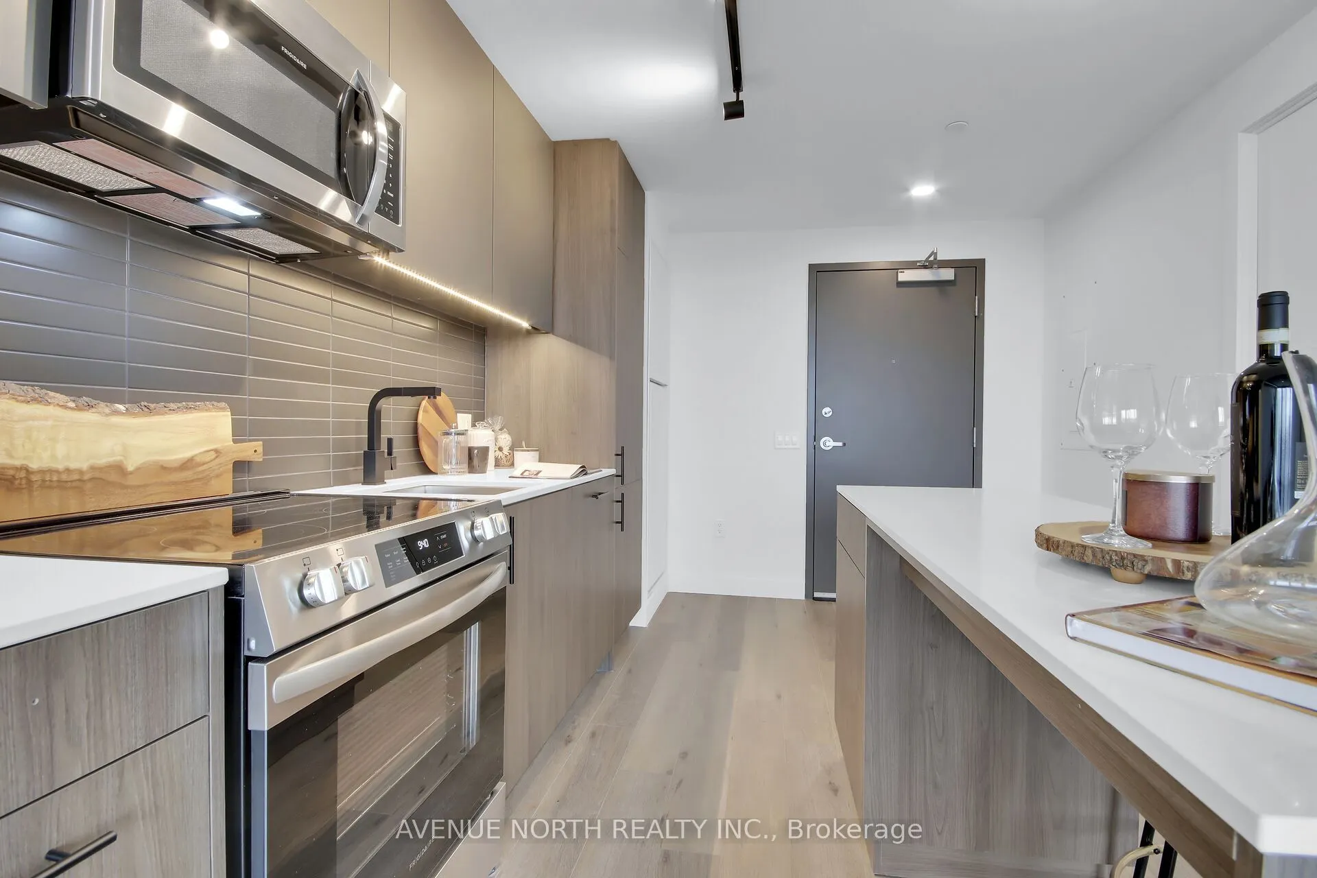 10 JAMES Street, #809