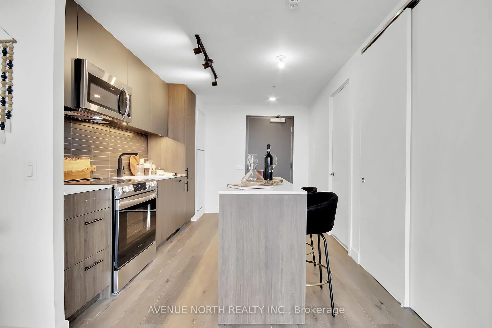 10 JAMES Street, #809