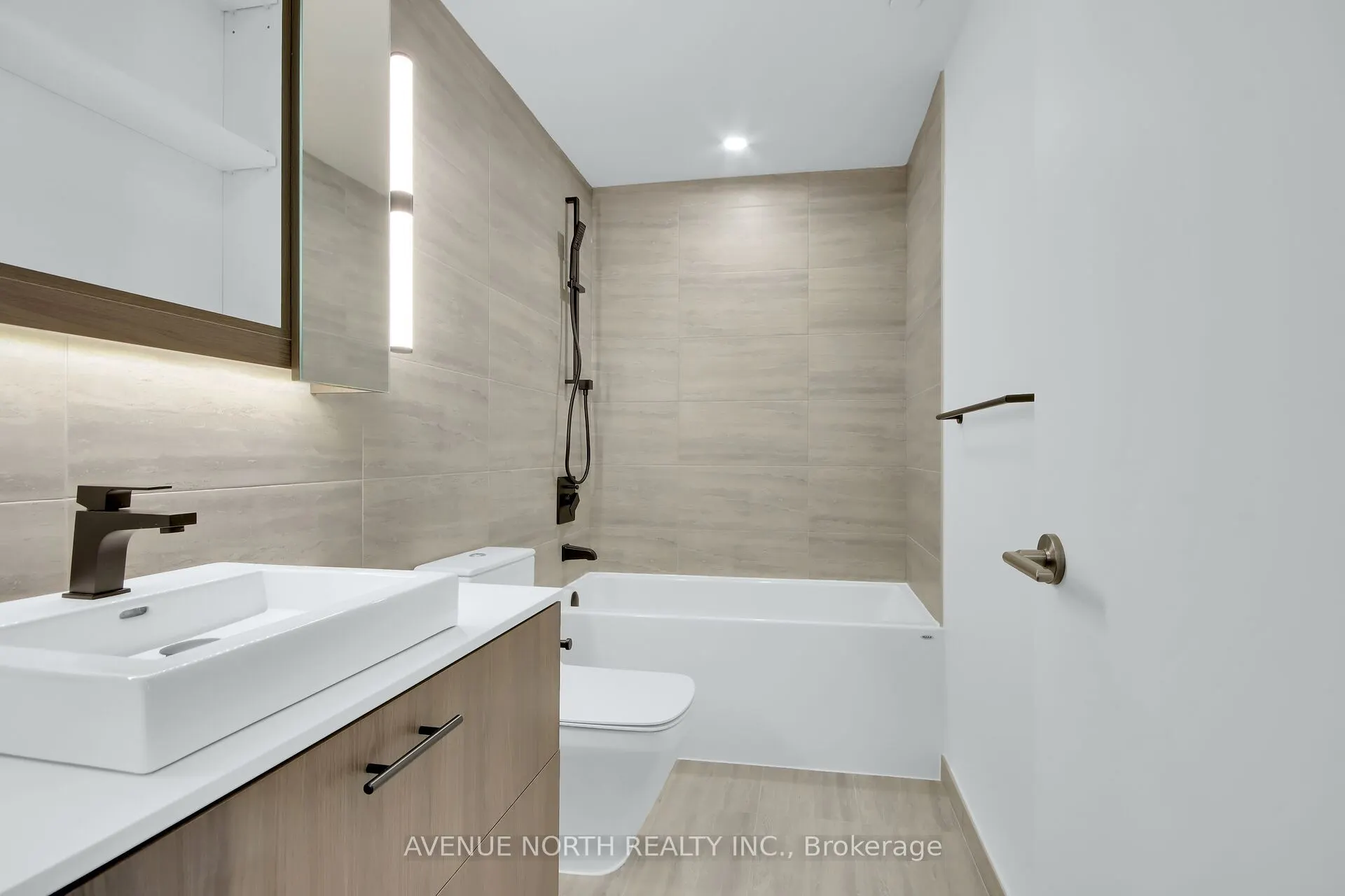 10 JAMES Street, #809