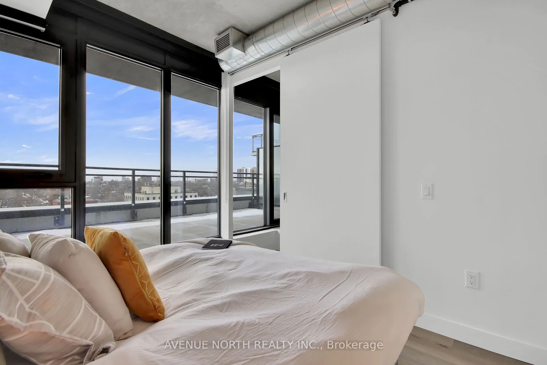 10 JAMES Street, #809