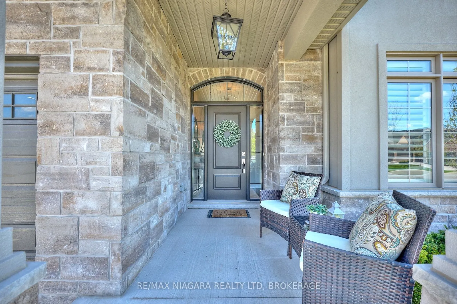 8886 Black Forest Crescent
