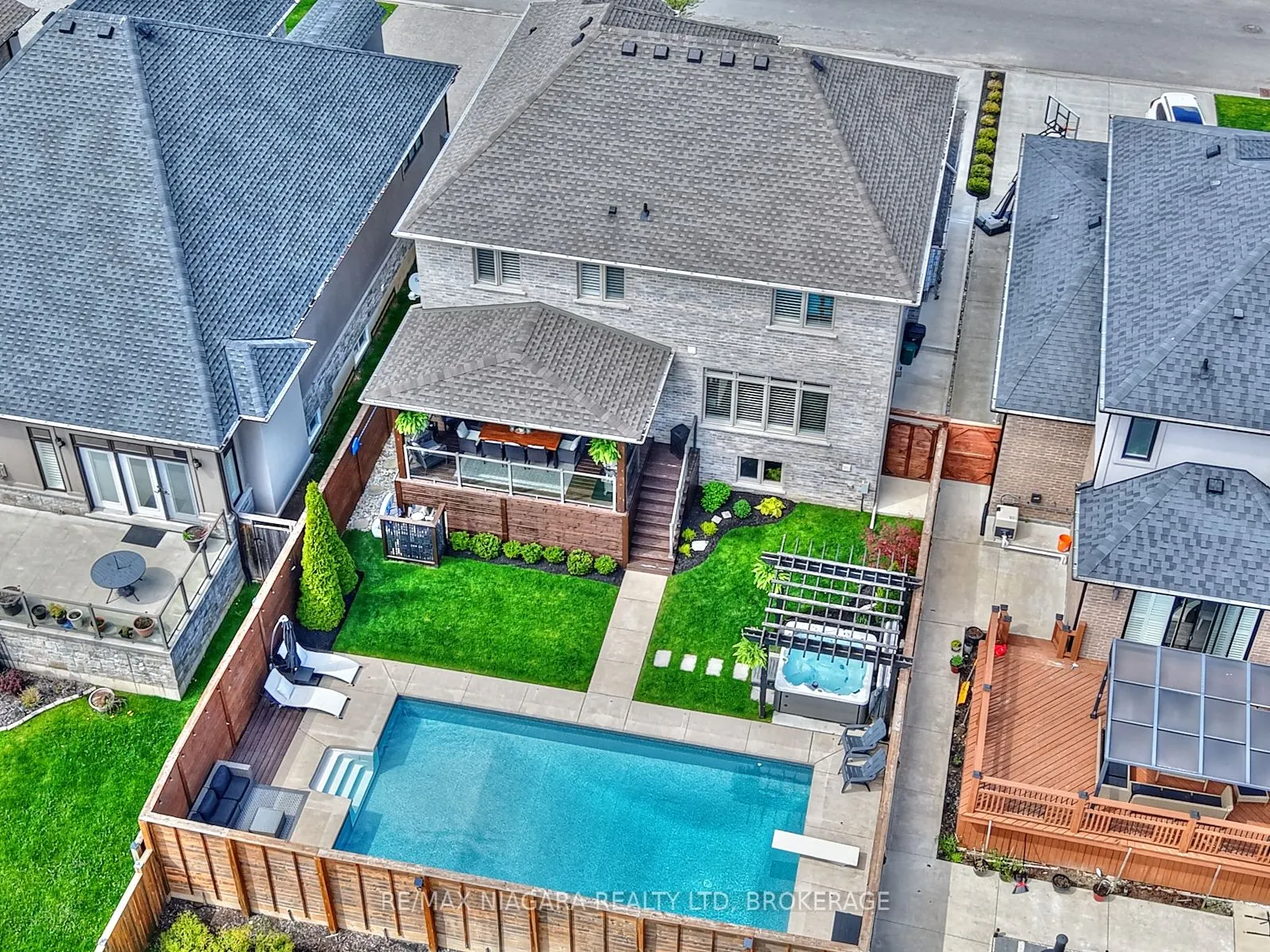 8886 Black Forest Crescent